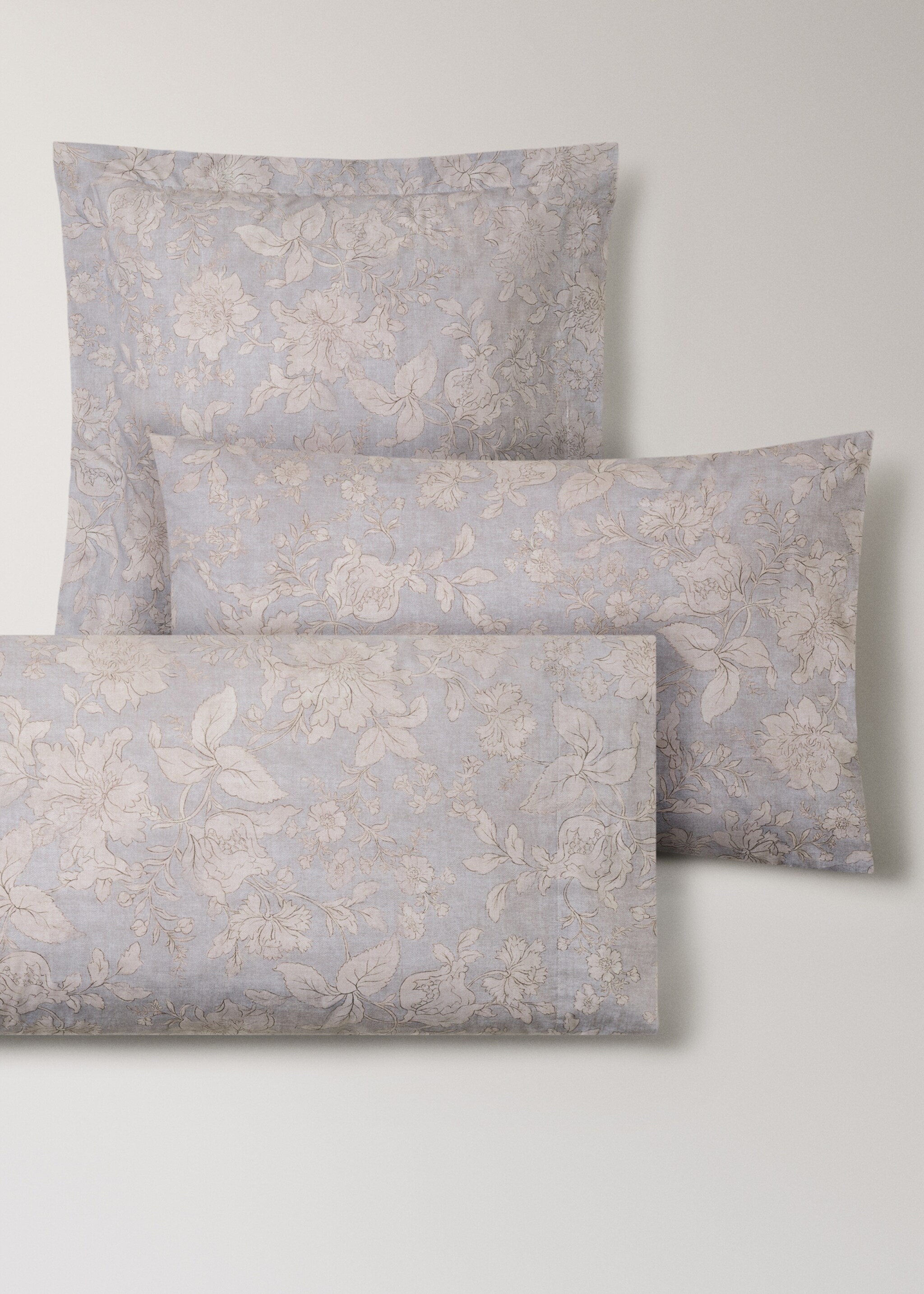 Two vintage floral percale cotton pillowcases 60 x 60 cm - Details of the article 4, Light/Pastel Grey. Ref: 27053325-00.