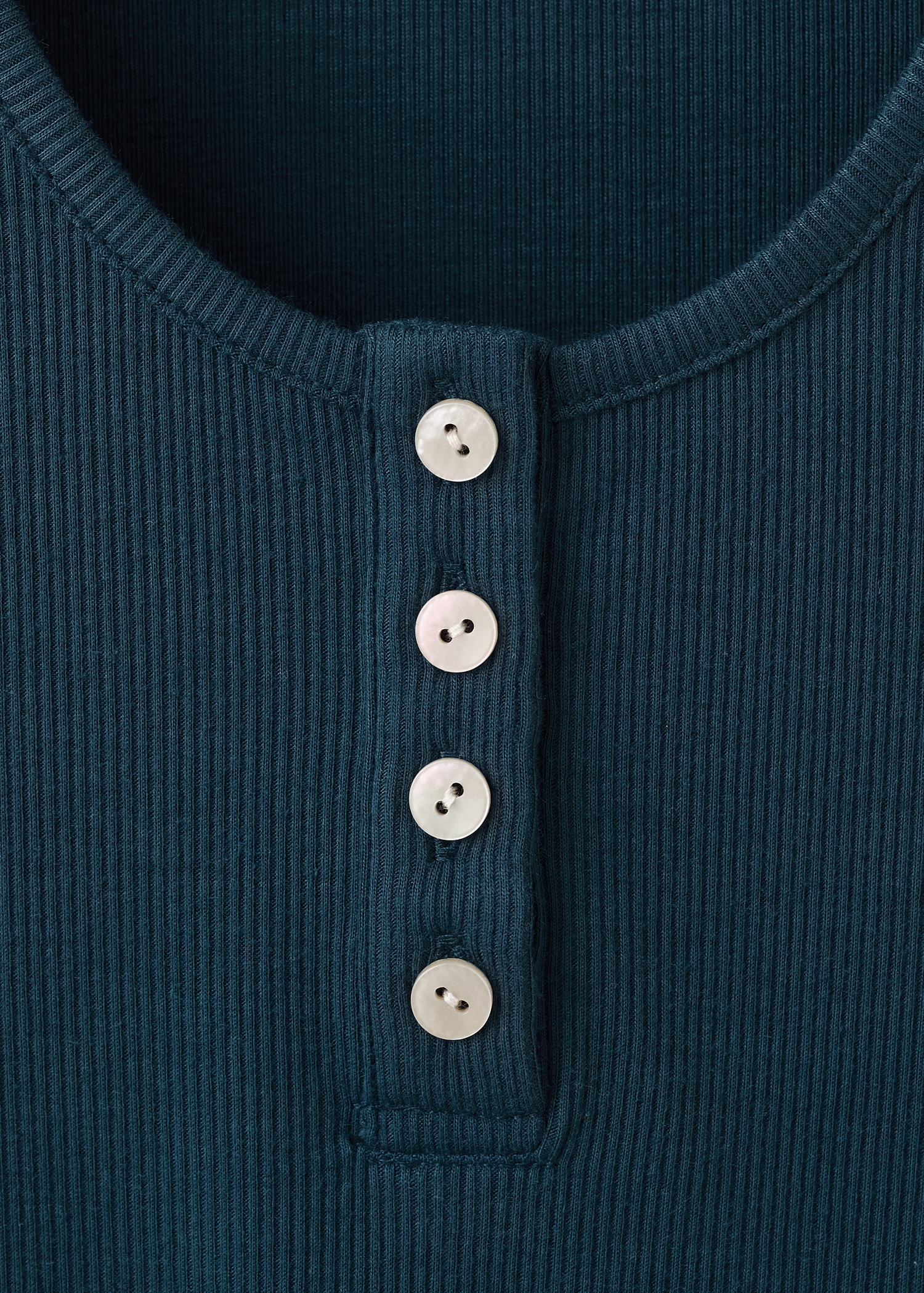 Sleeveless top with round neckline and button detail - Details of the article 0