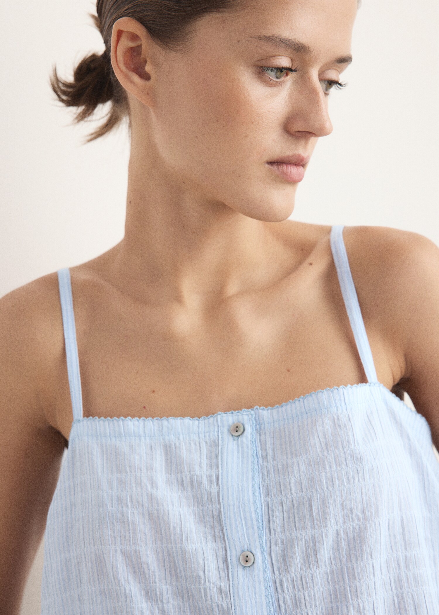 Chemise de nuit coton à bretelles - Plan moyen