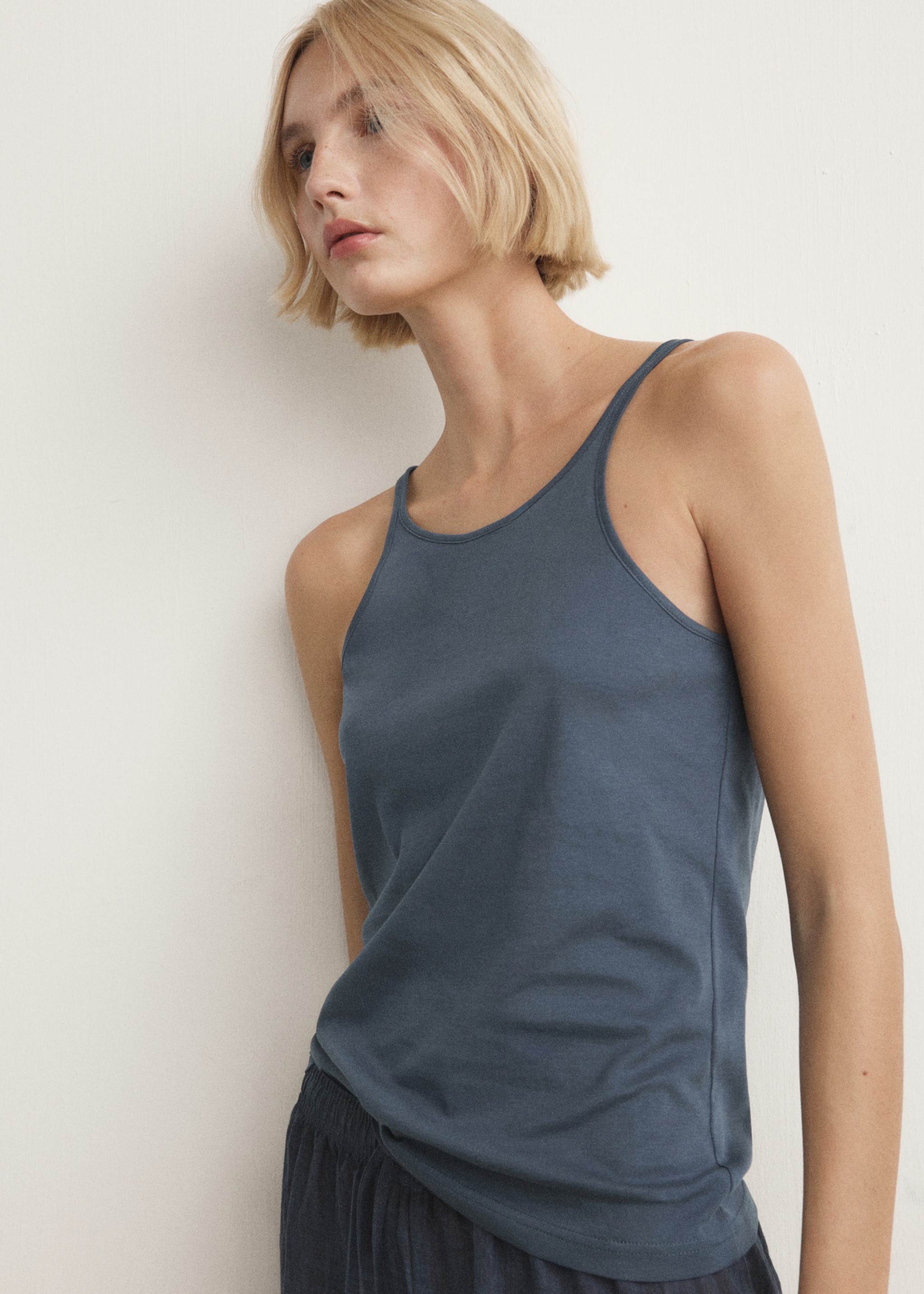 Top en coton à bretelle fine - Plan moyen, Bleu indigo. Ref: 27053333-00.