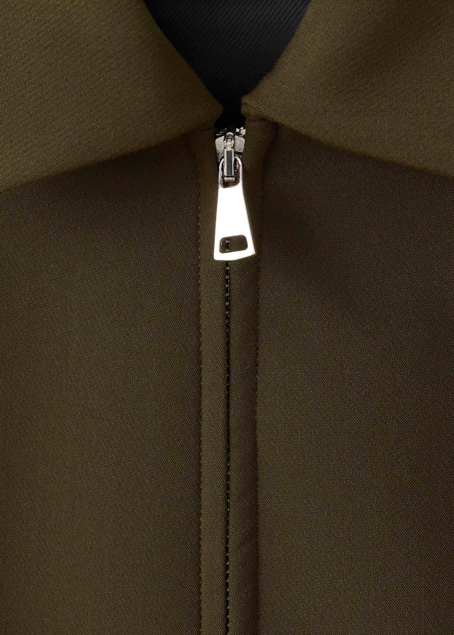 Bomber jacket with shirt collar - Details of the article 8