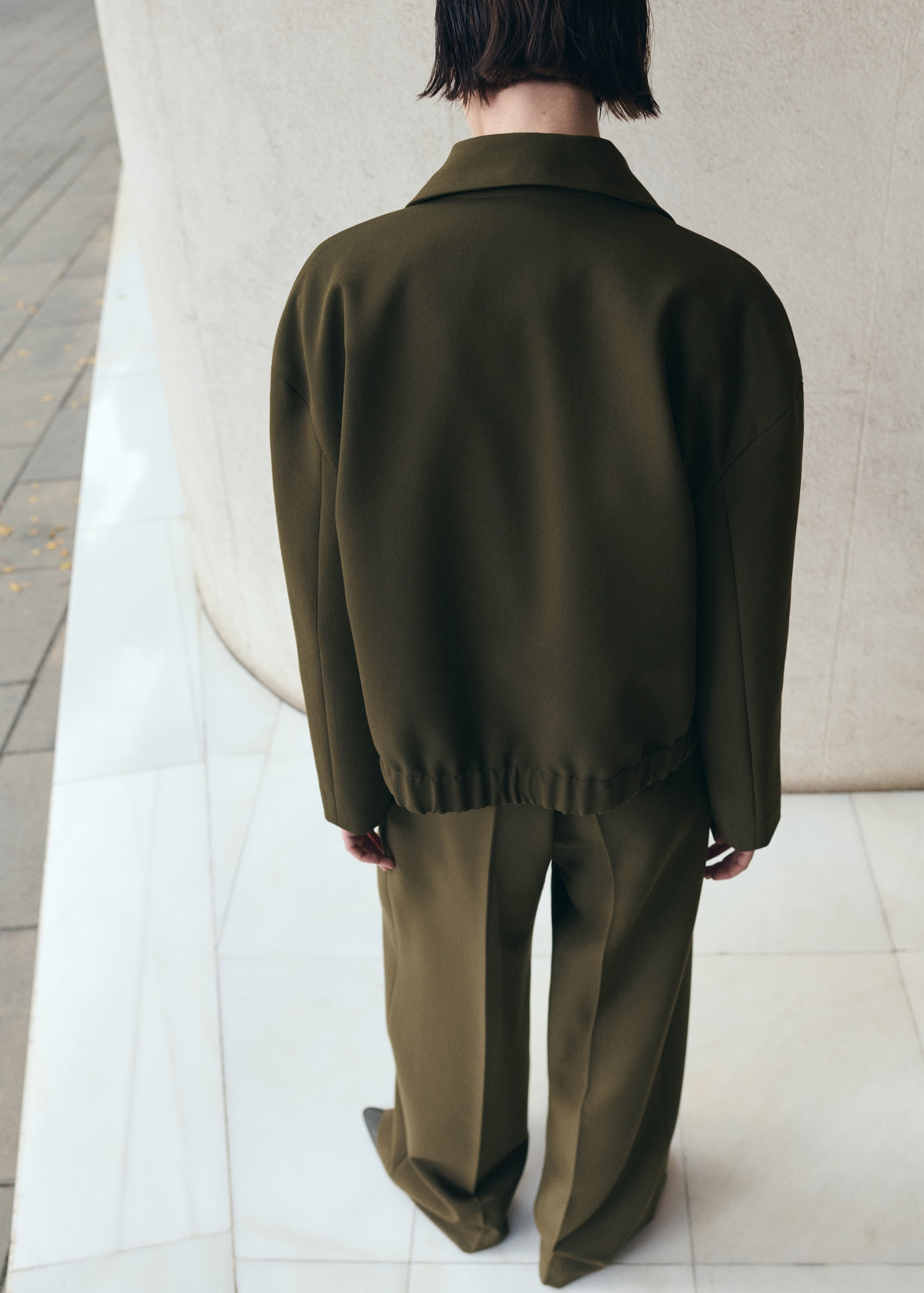 Bomber jacket with shirt collar - Reverse of the article