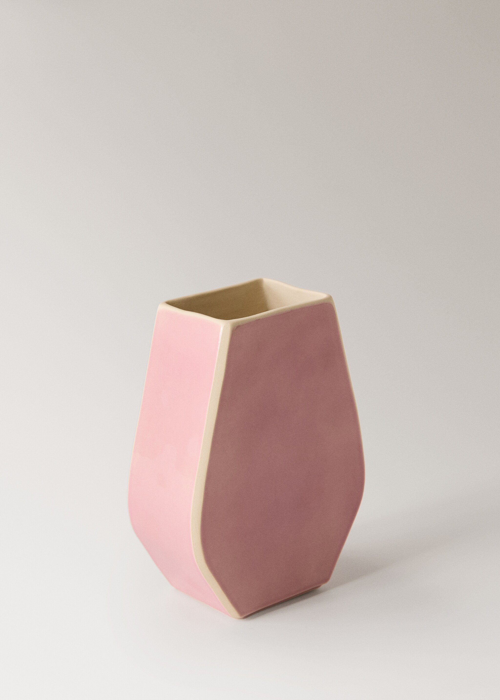 Colorful stoneware vase with contrast - Details of the article 1, Pink. Ref: 27053345-00.