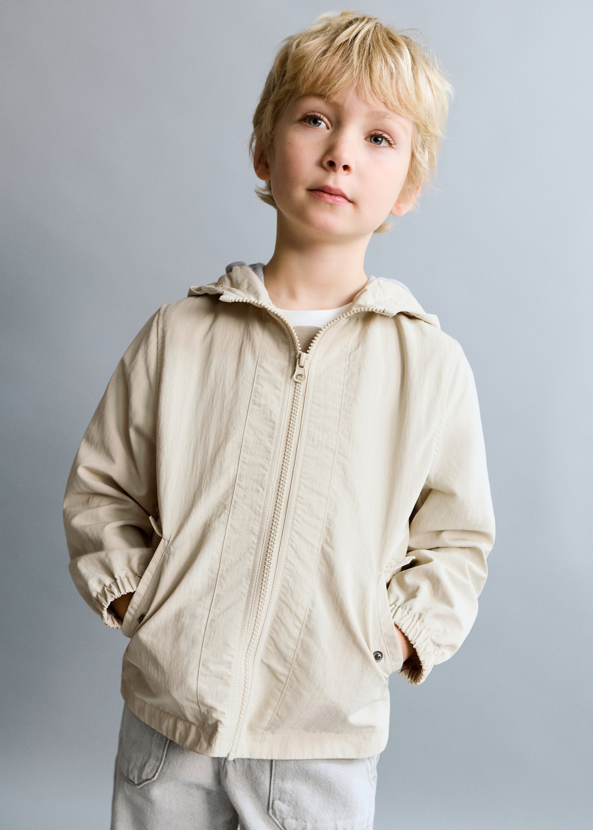 Parka capuche - Plan moyen, Gris glacé. Ref: 27053708-00.