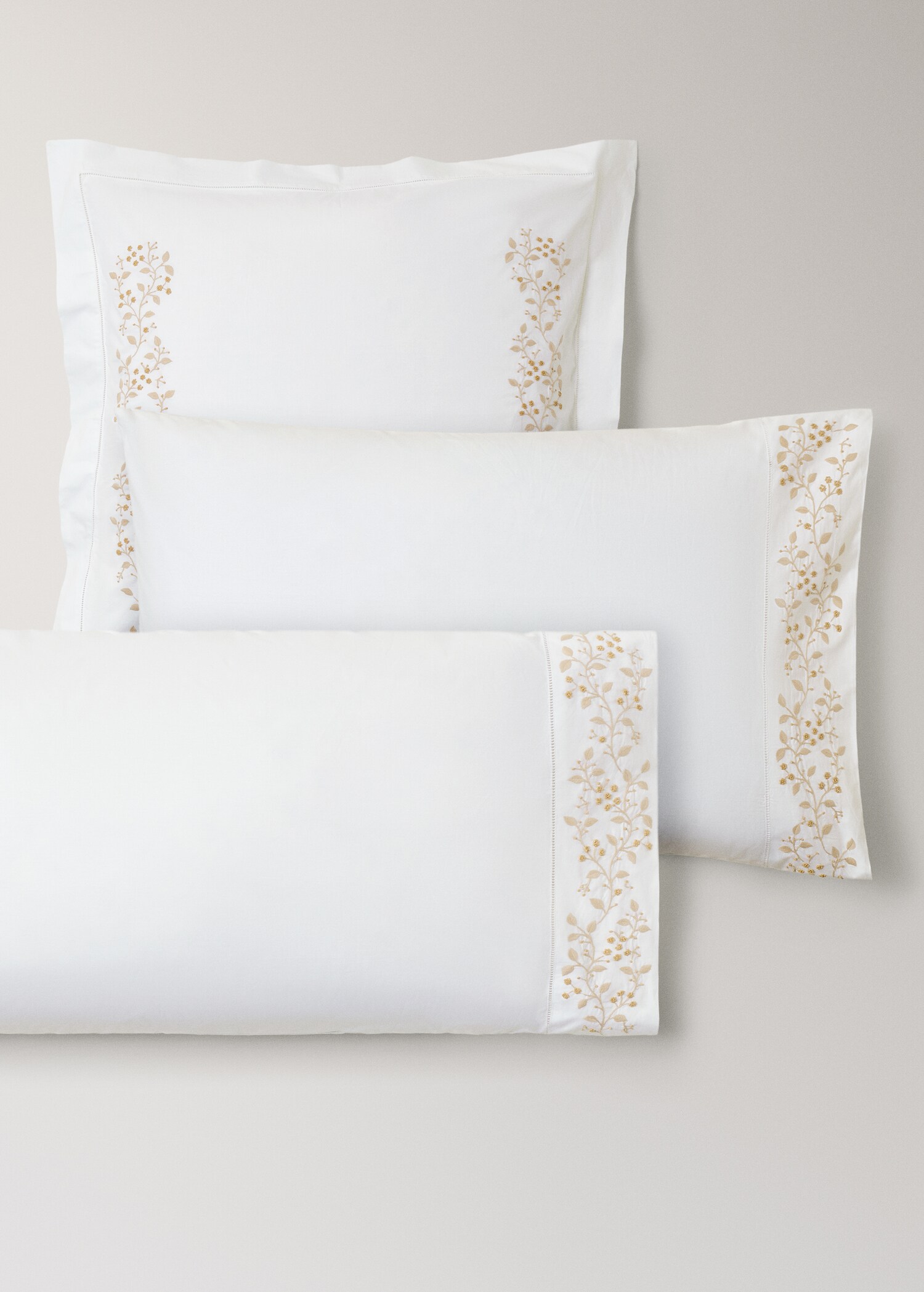 Cotton percale pillowcase with embroidered flowers 50x75 cm - Details of the article 4