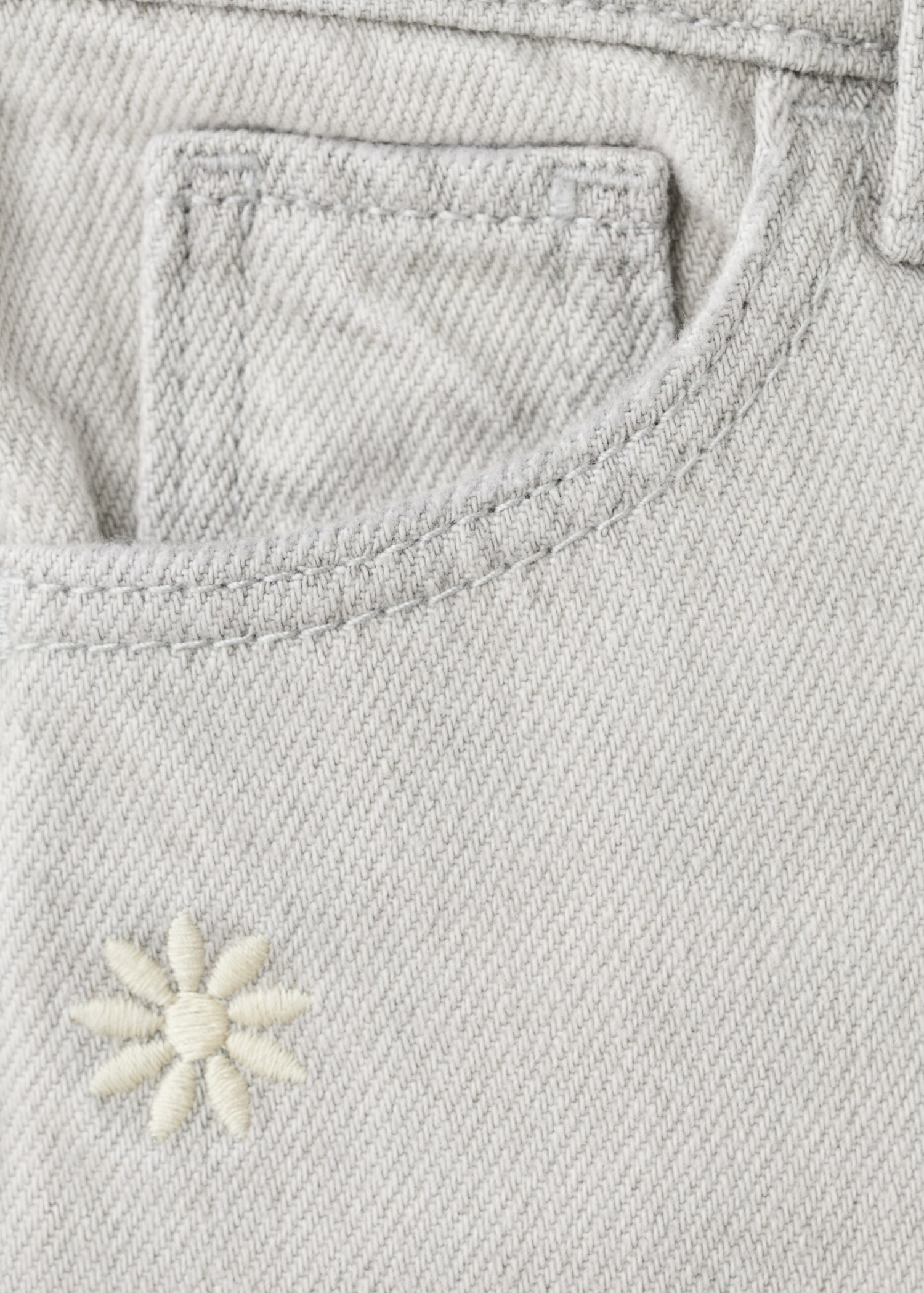 Gerade Jeans mit gestickten Sonnen - Detail des Artikels 0