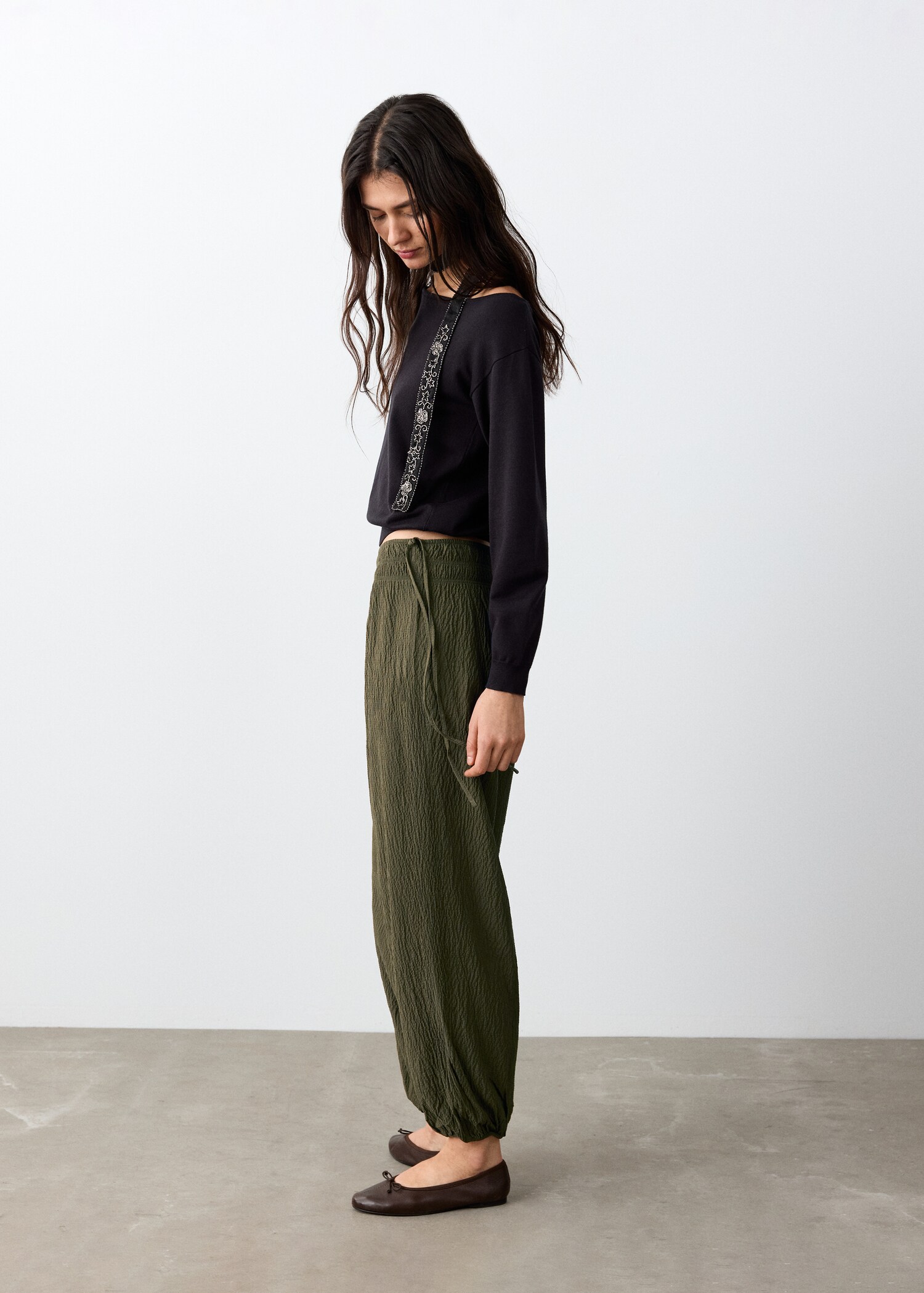 Pantalón balloon lazos - Plano medio