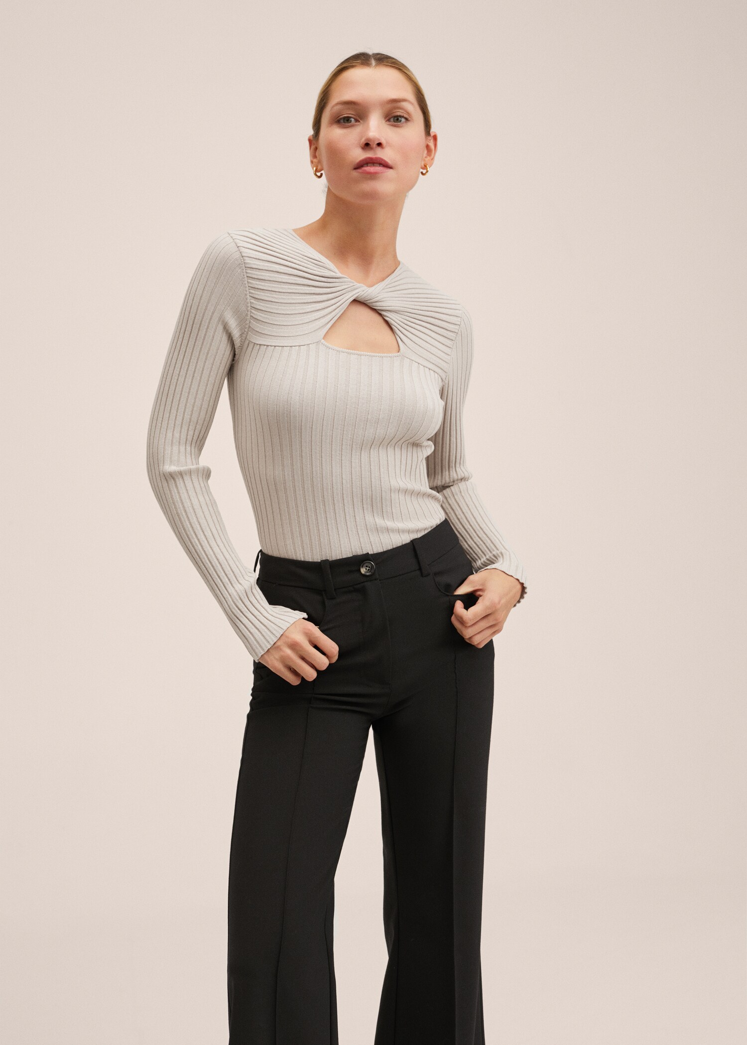 Ribbed sweater with knot - Medium plane