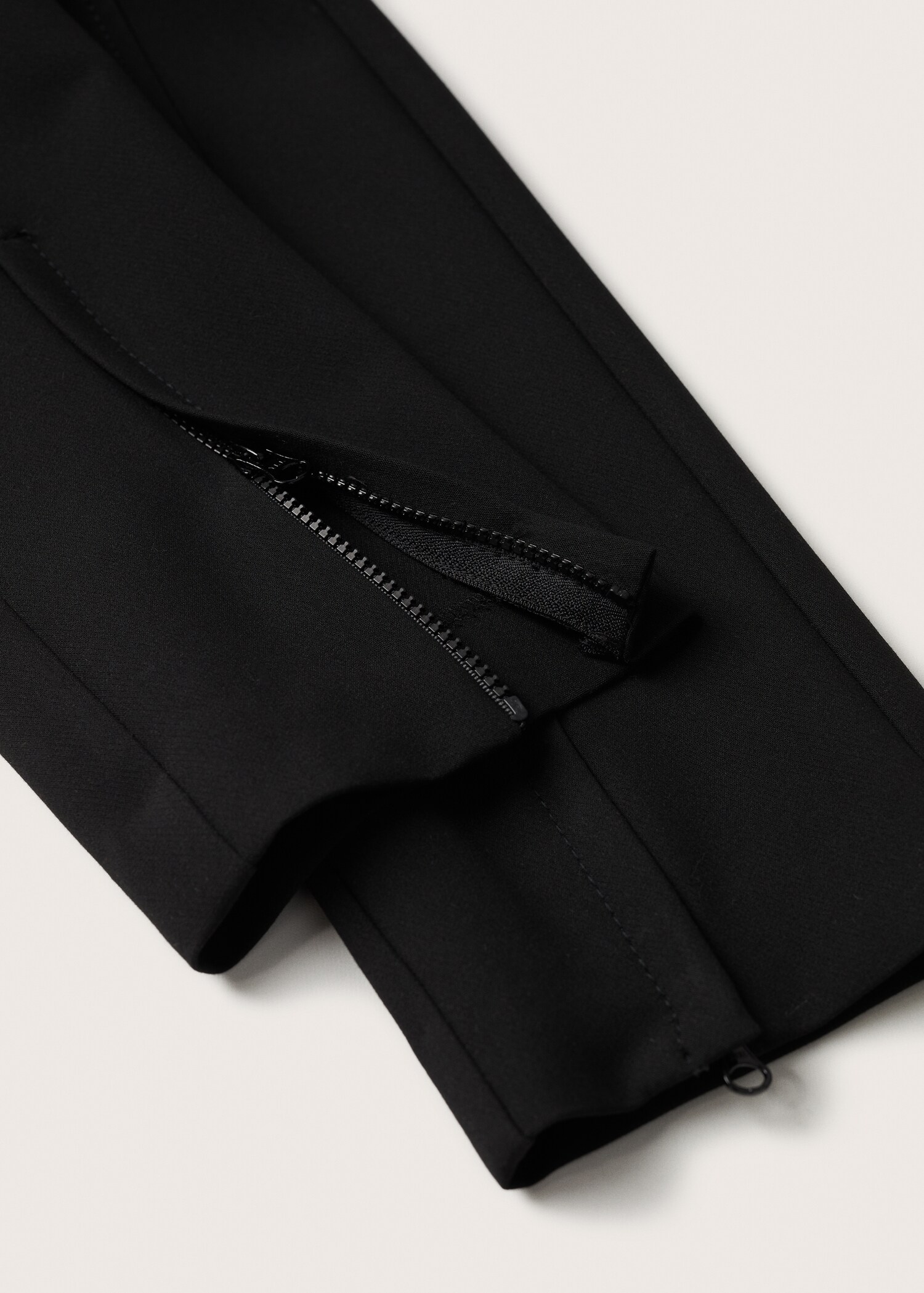 Slit hem trousers - Details of the article 8
