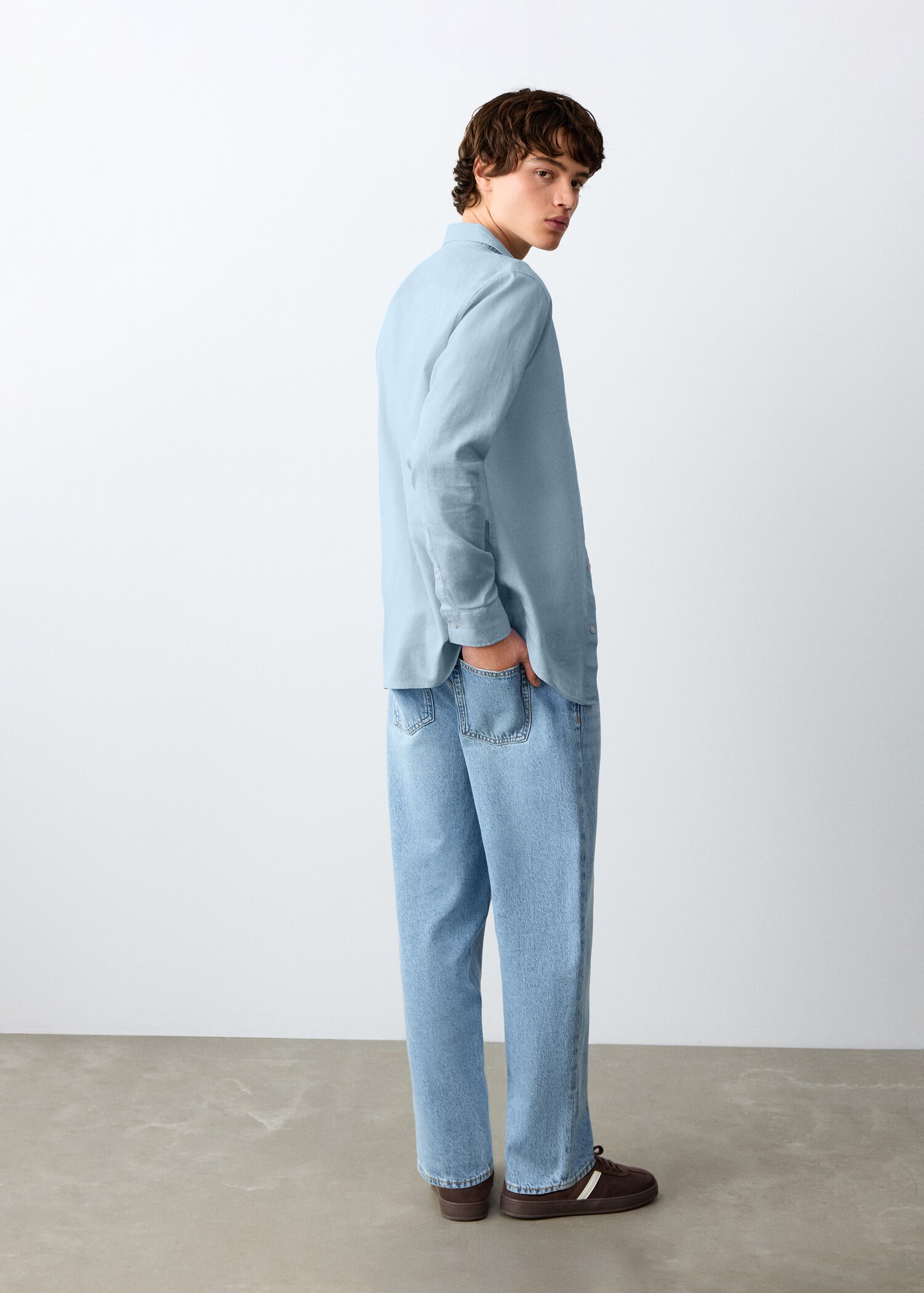 Button linen shirt - Reverse of the article