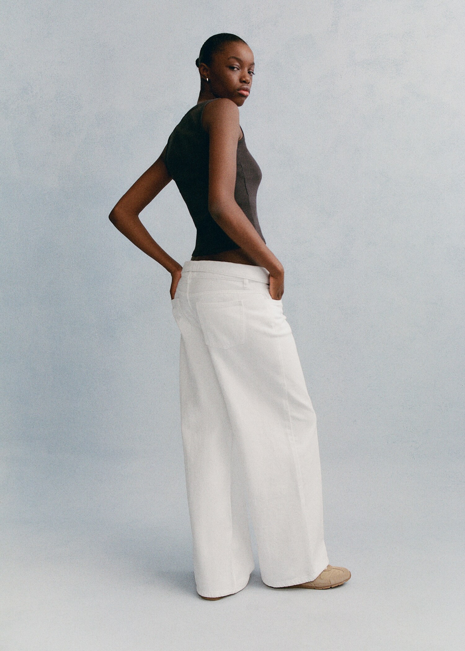 Low-waist jeans with turn-ups - Details of the article 5