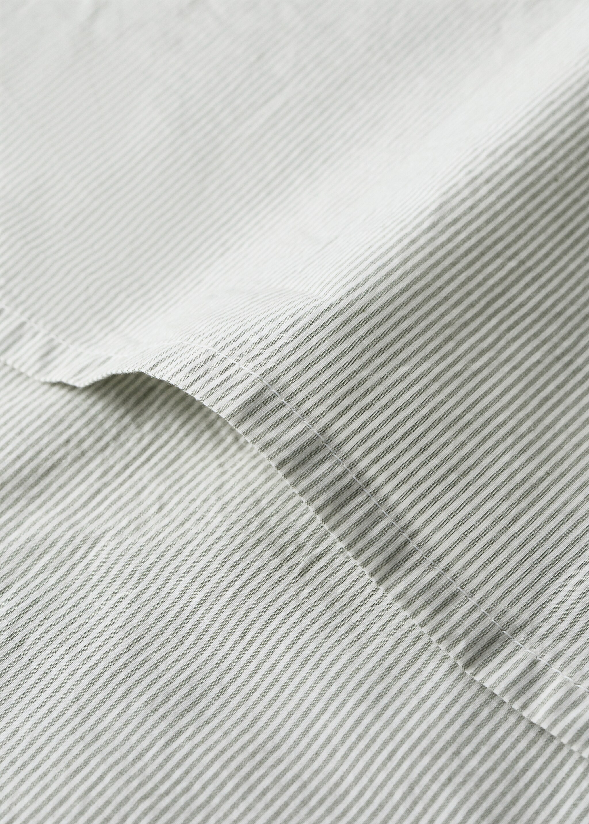 Cot bed duvet cover with fine striped yarn-dyed cotton - Details of the article 1, Pastel Green. Ref: 27054057-00.