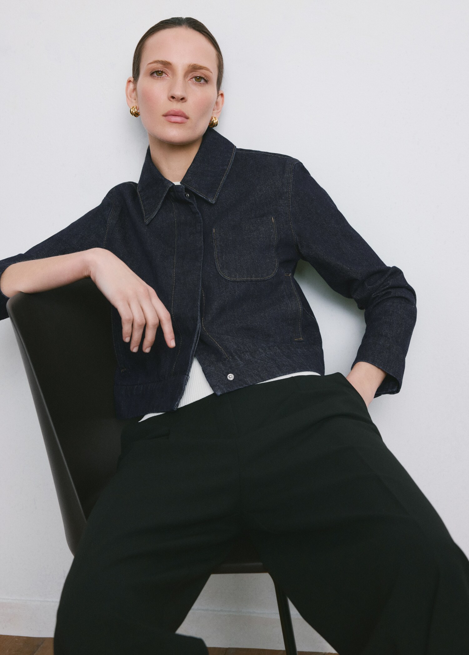 Fitted denim jacket with pockets - Details of the article 2