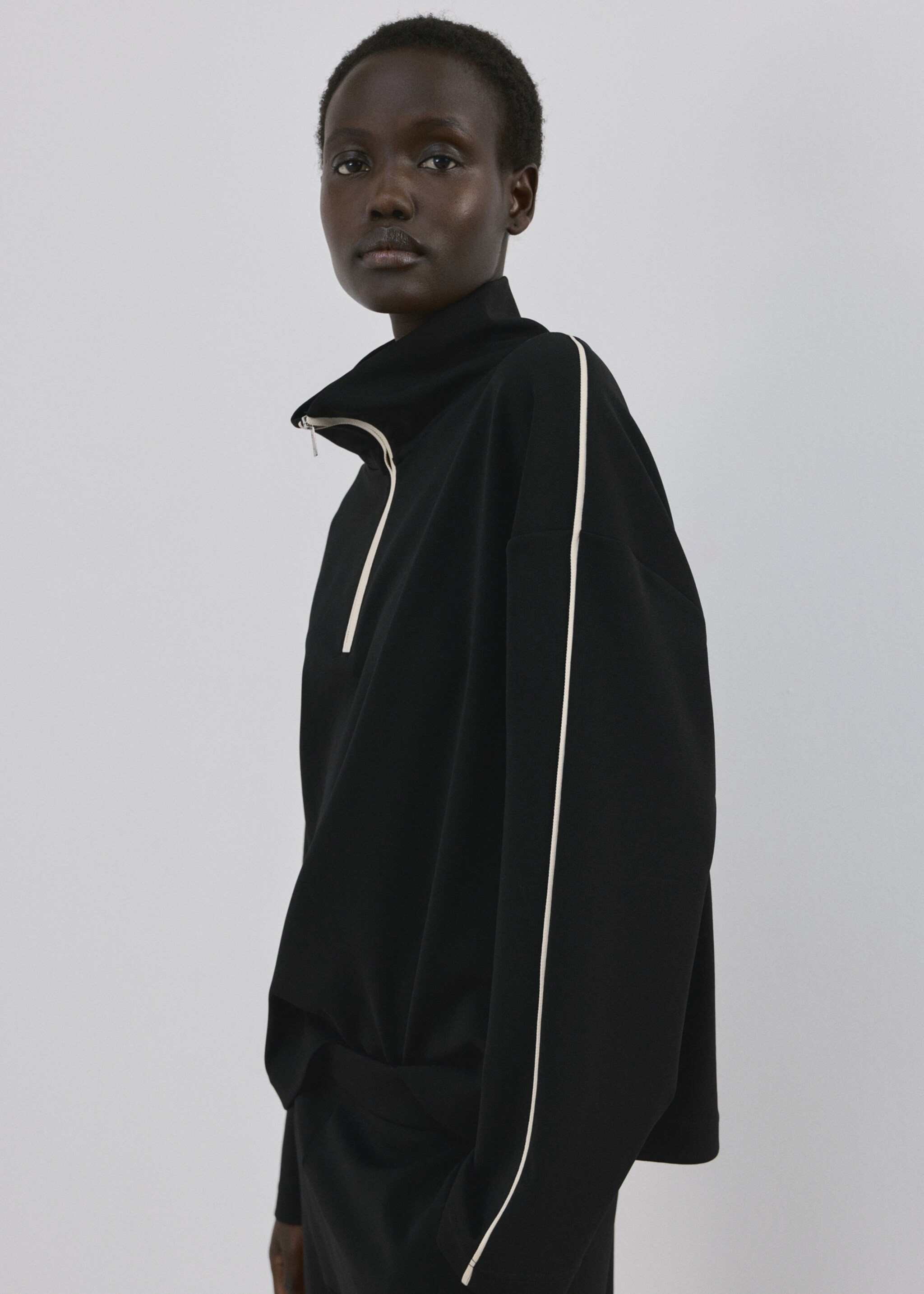 Turtleneck sweatshirt with zip - Medium plane, Black. Ref: 27054079-00.