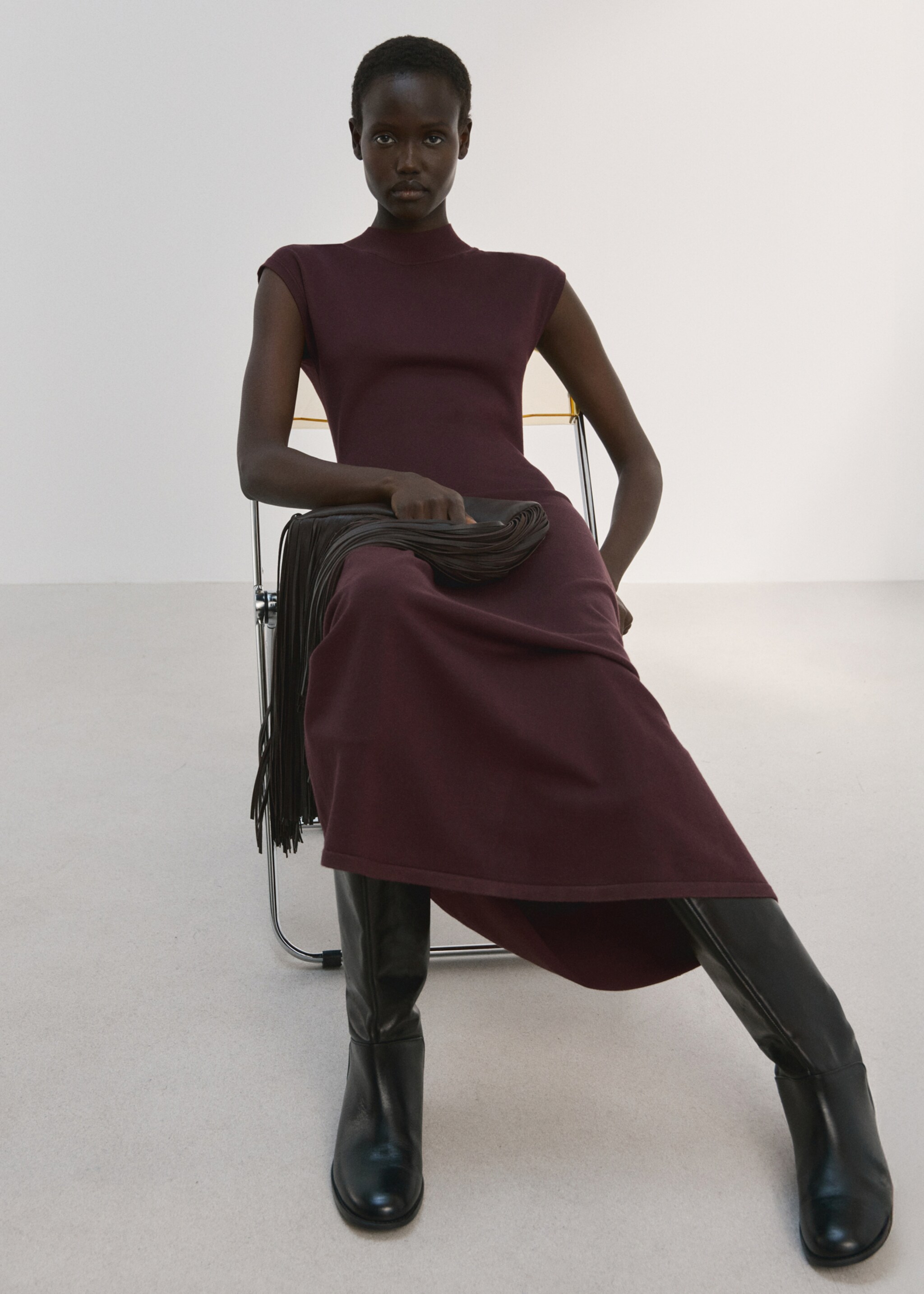 Perkins-neck knitted dress - Details of the article 2, Chocolate. Ref: 27054084-00.