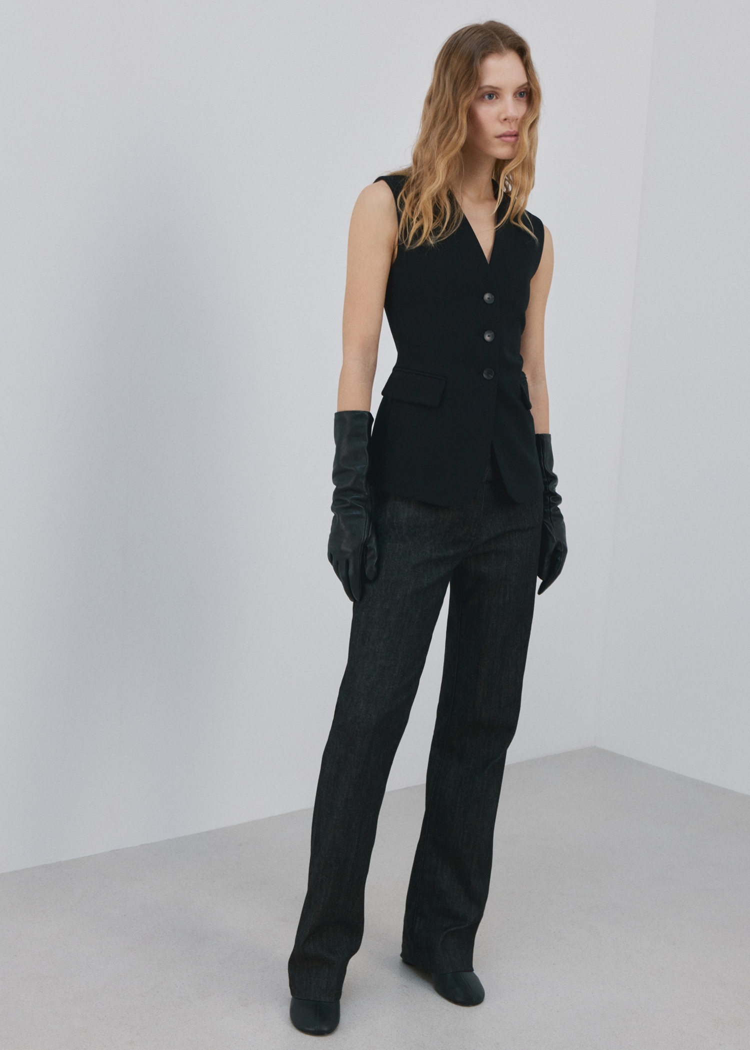 Fitted suit waistcoat - Details of the article 2