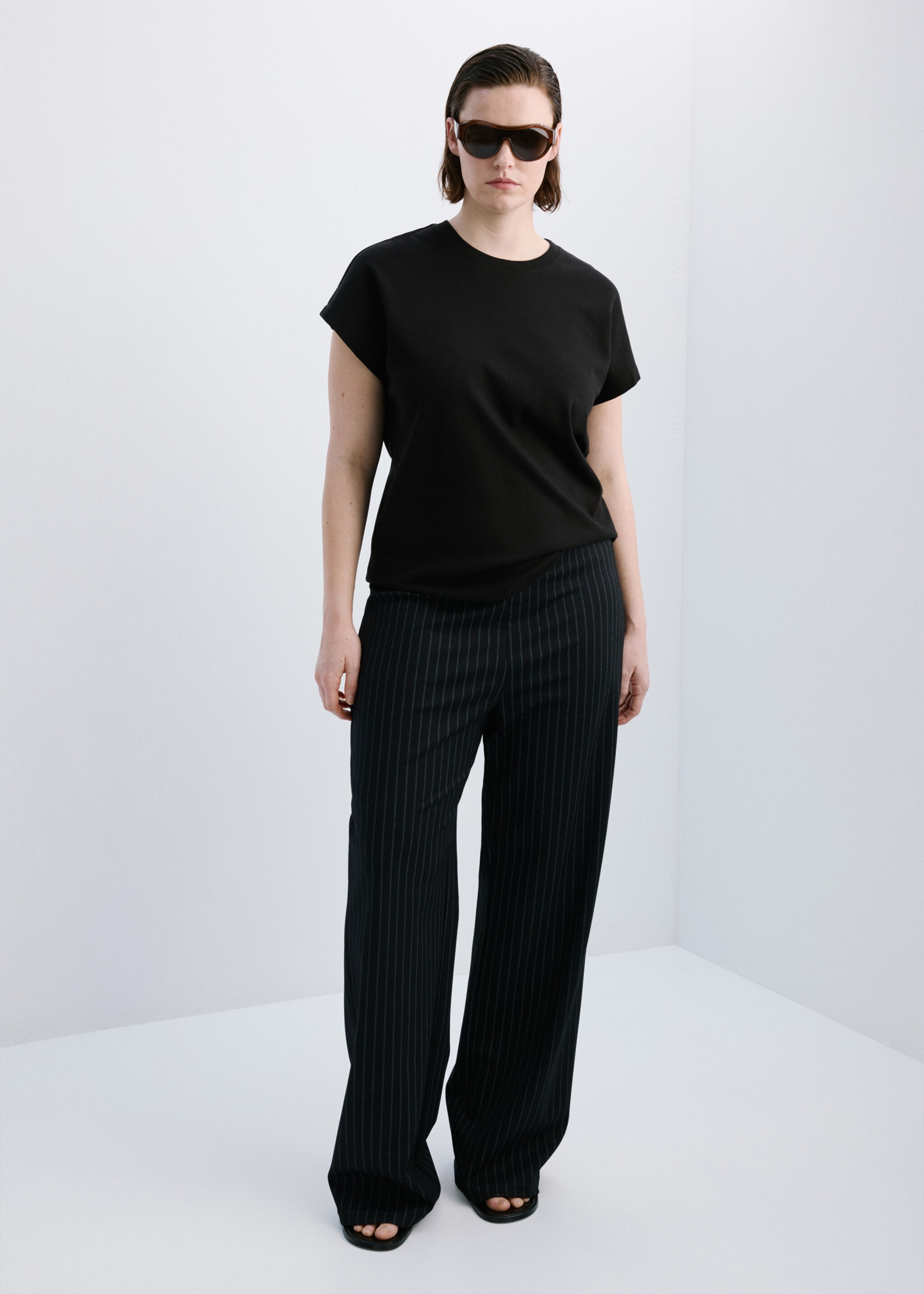 Short-sleeved cotton t-shirt - Details of the article 3, Black. Ref: 27054096-00.