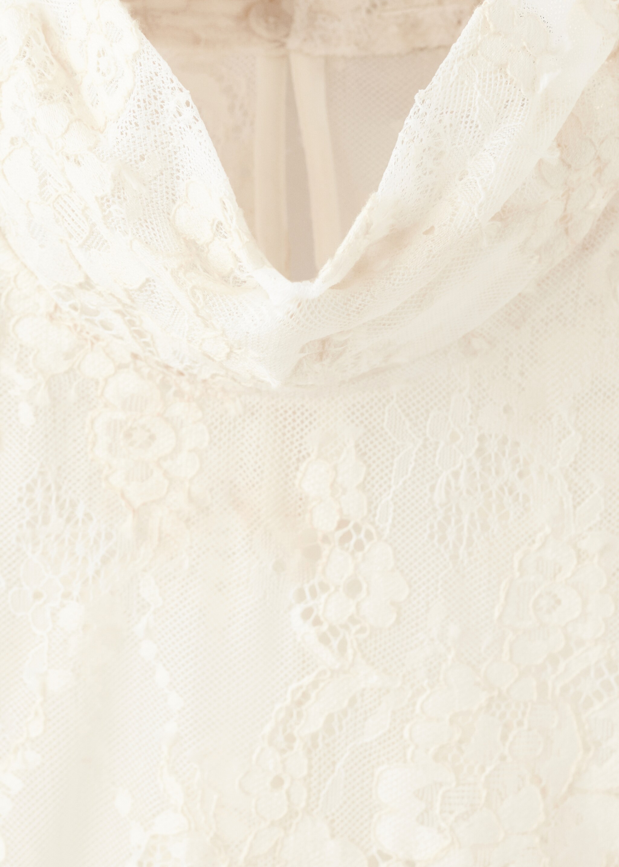 Ruffled embroidered blouse - Details of the article 8, Ecru. Ref: 27054099-00.