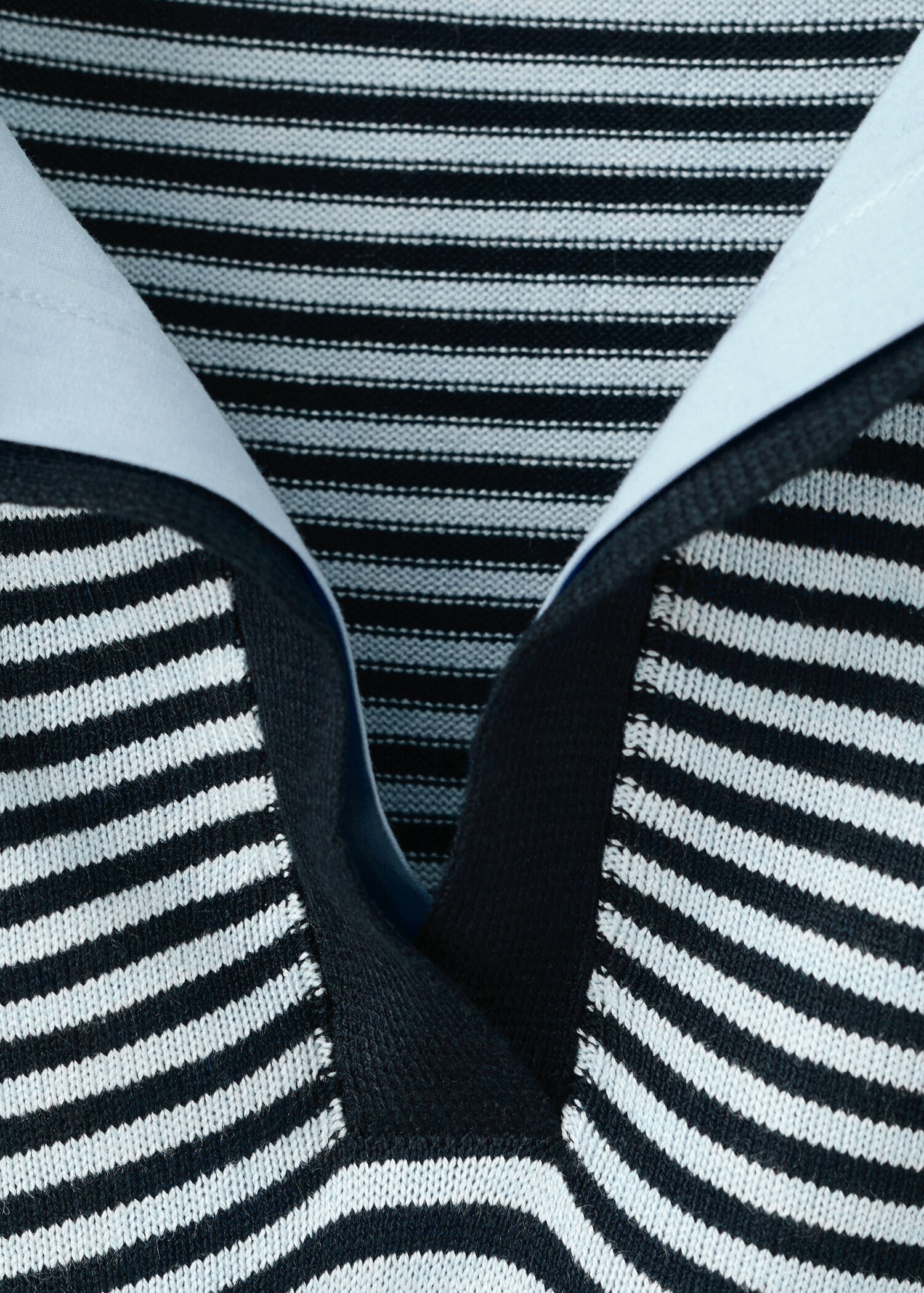 Knitted jumper with combined collar - Details of the article 0