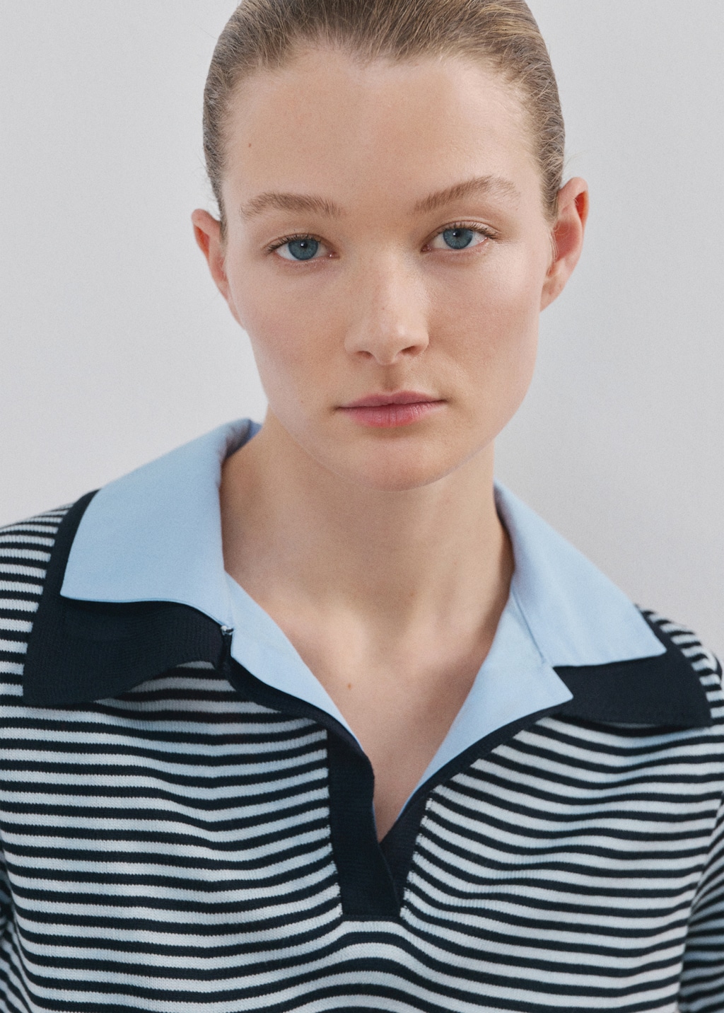 Knit sweater with combined collar - image 4