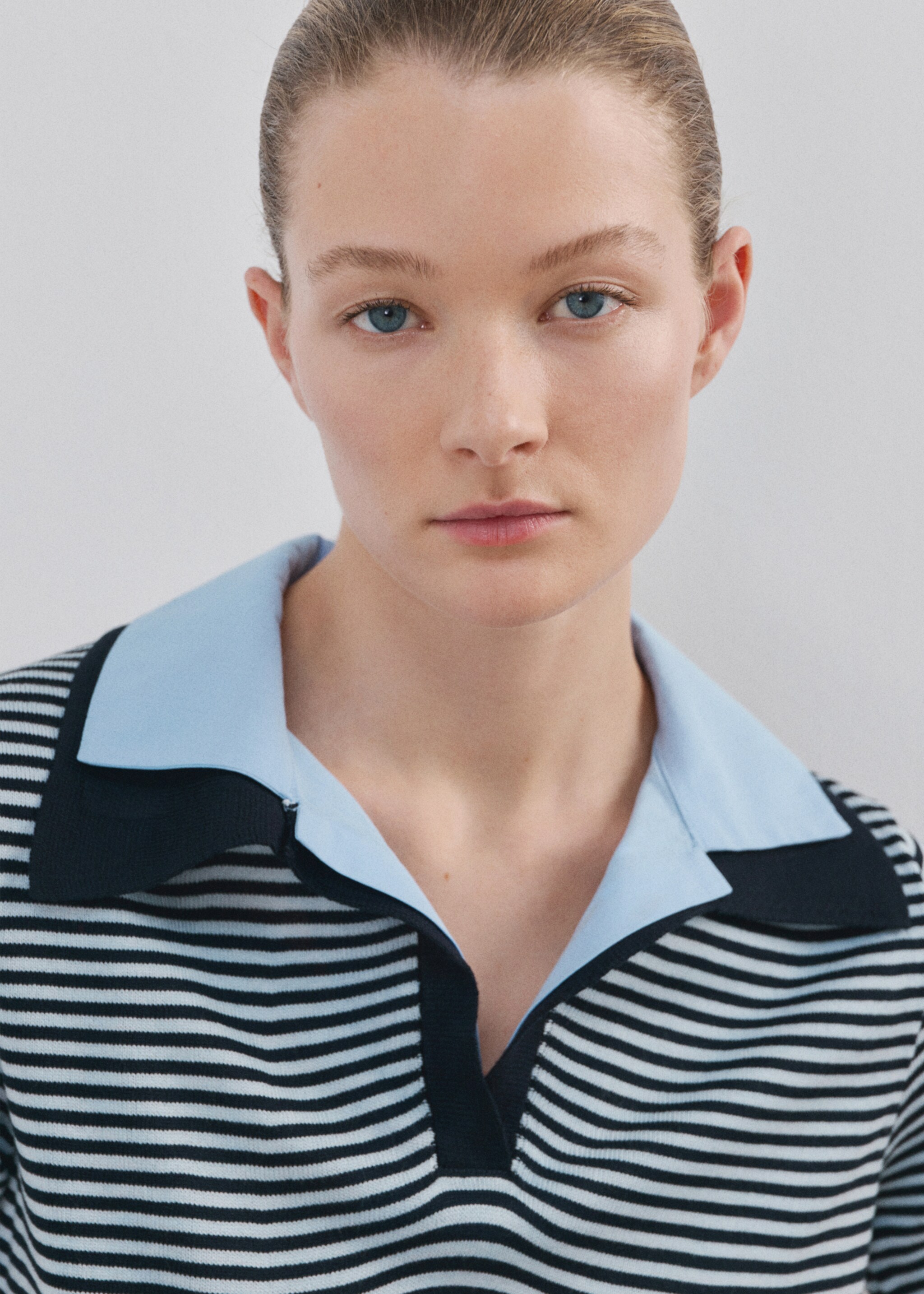 Knitted jumper with combined collar - Details of the article 1, Dark Navy. Ref: 27054100-00.