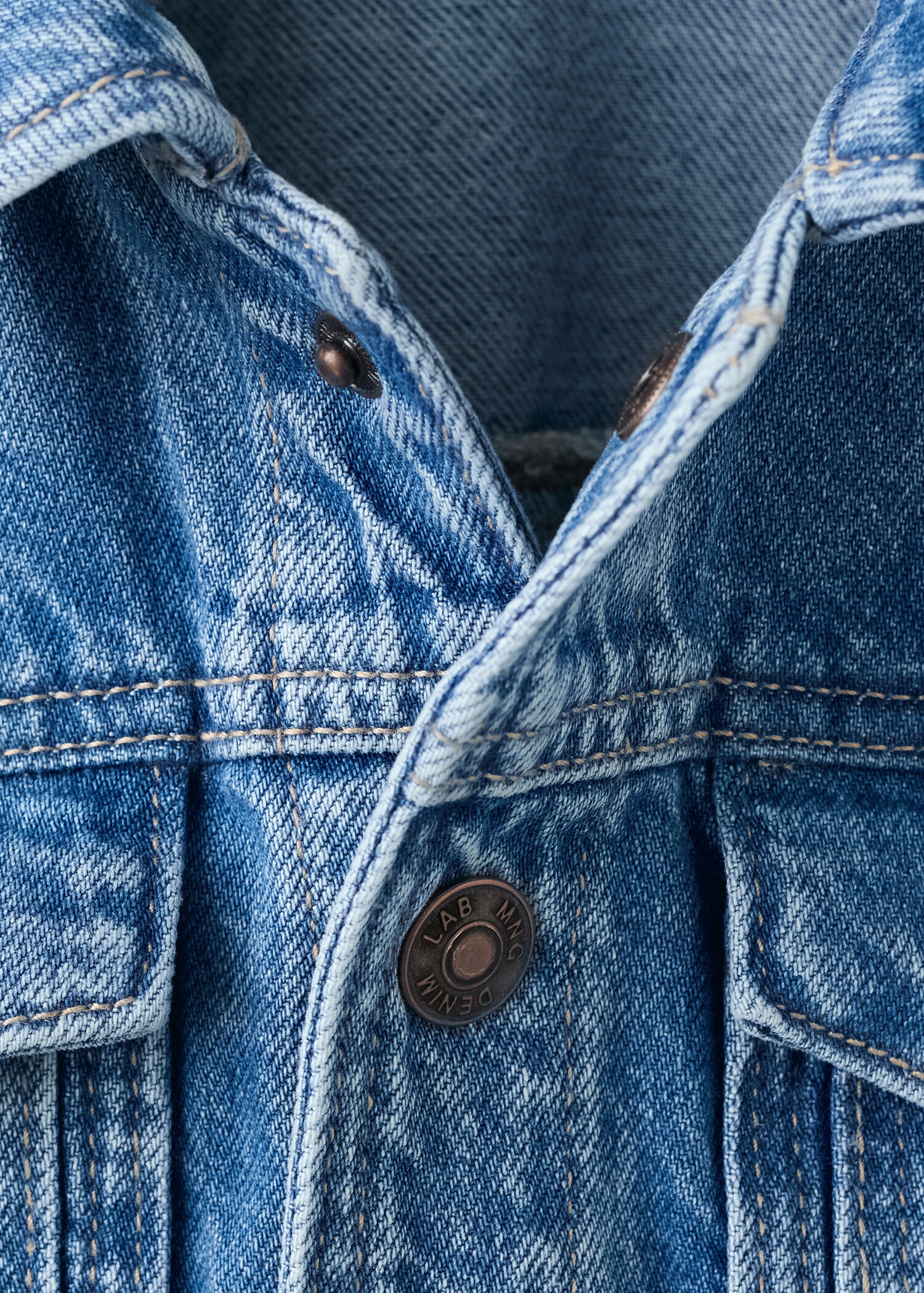 Джинсова куртка - Детальніше про товар 8