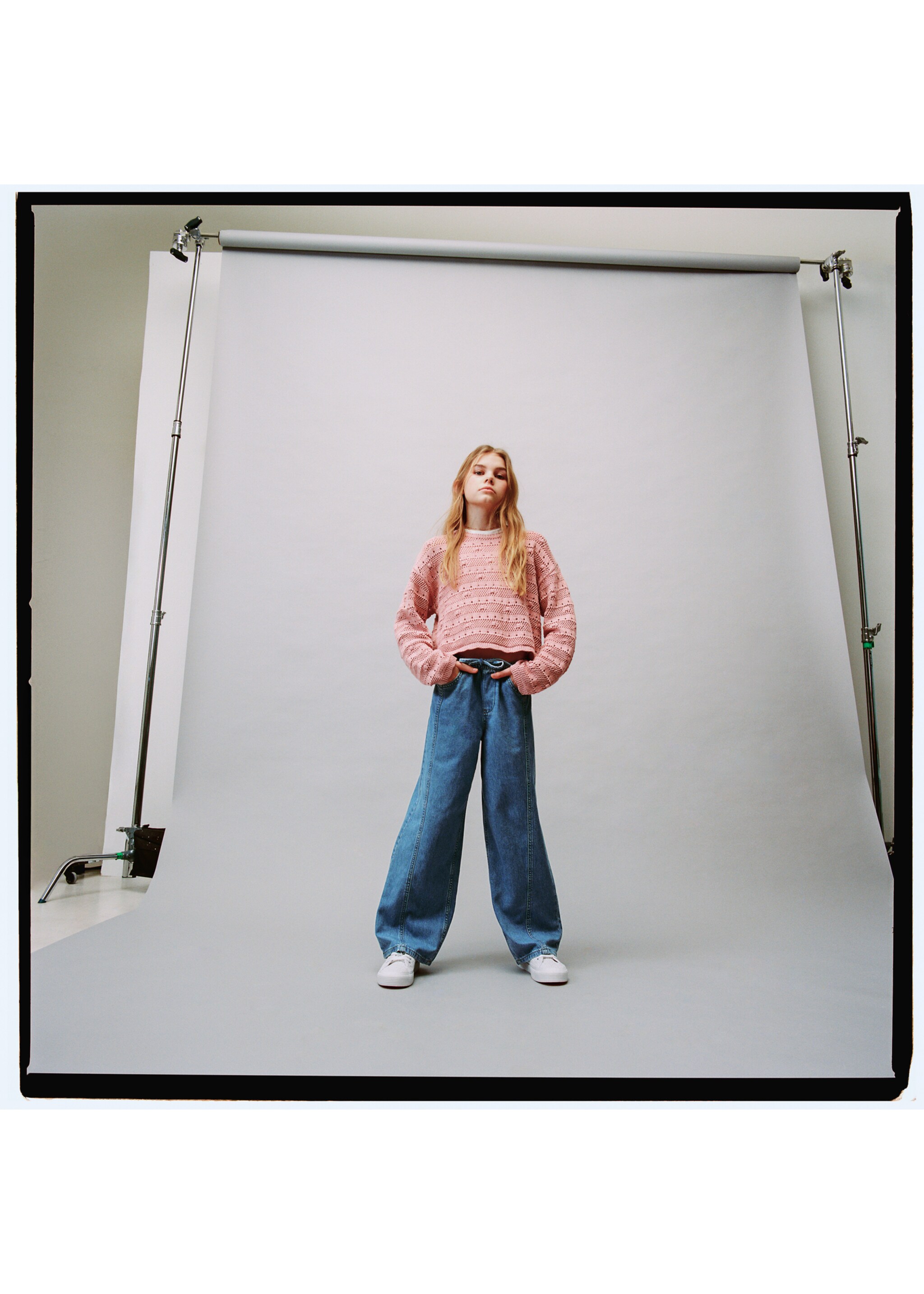 Wide-leg jeans with seam detail - Details of the article 5, Medium Blue. Ref: 27054417-00.