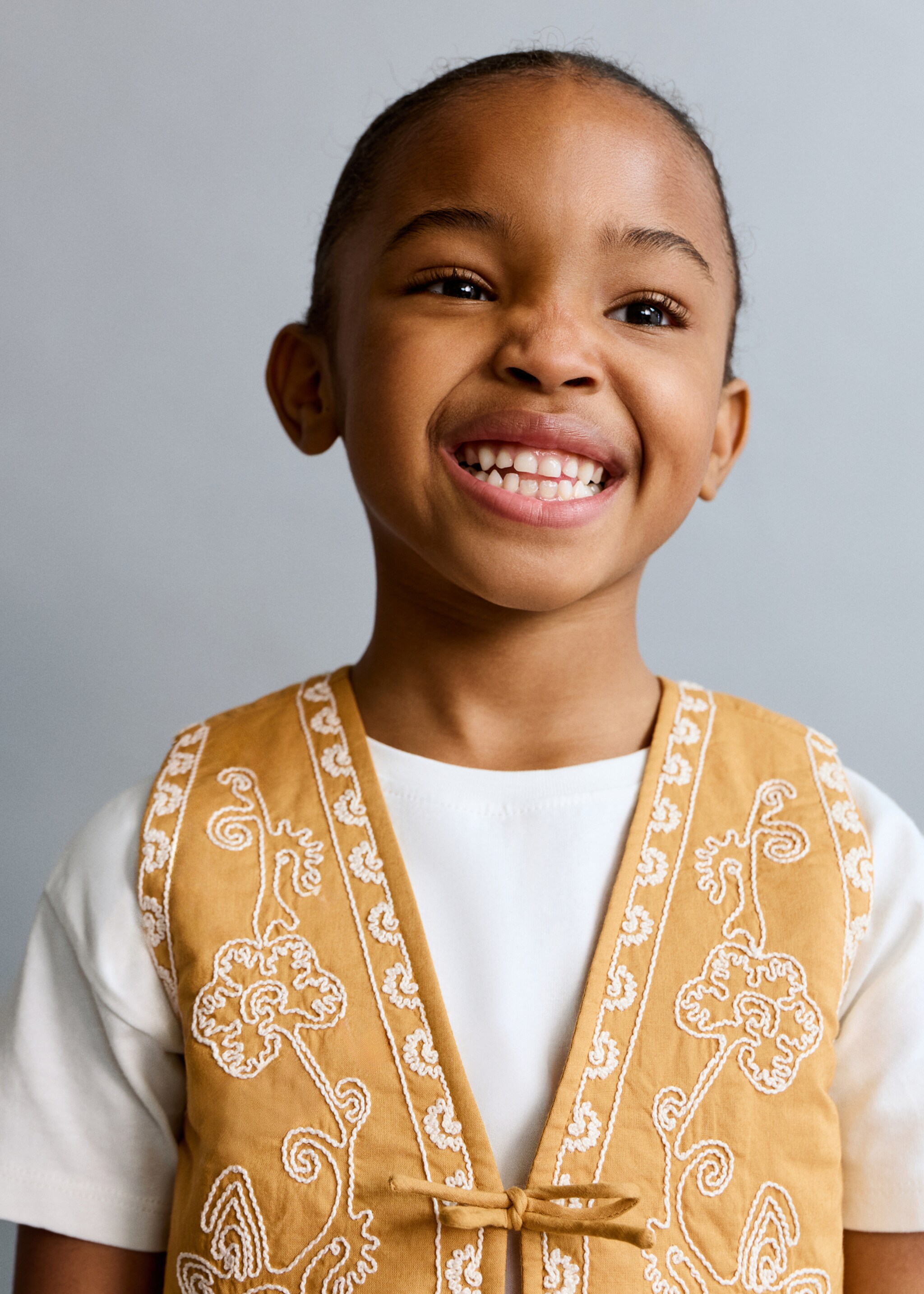 Chaleco bordado flores - Detalle del artículo 1, Mostaza. Ref: 27054427-00.