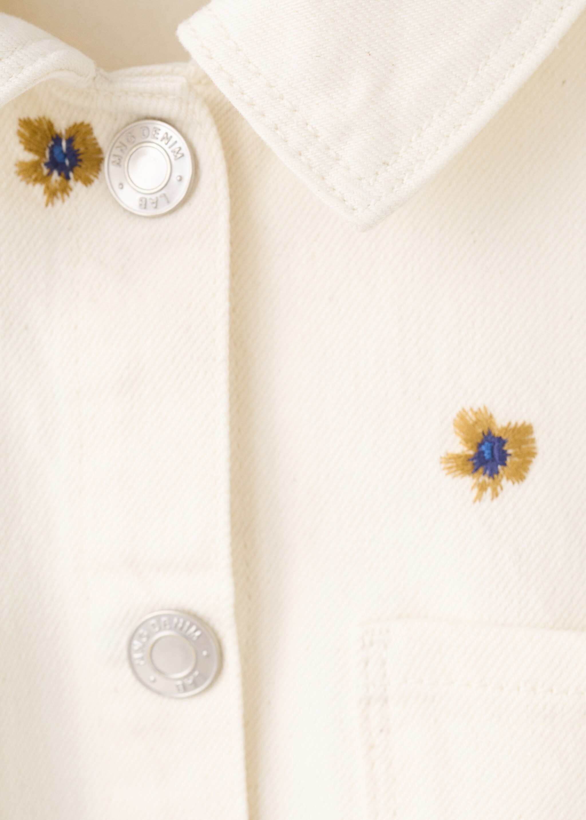 سترة جينز مطرزة - تفاصيل المنتج 0, بيج فاتح. Ref: 27054429-00.