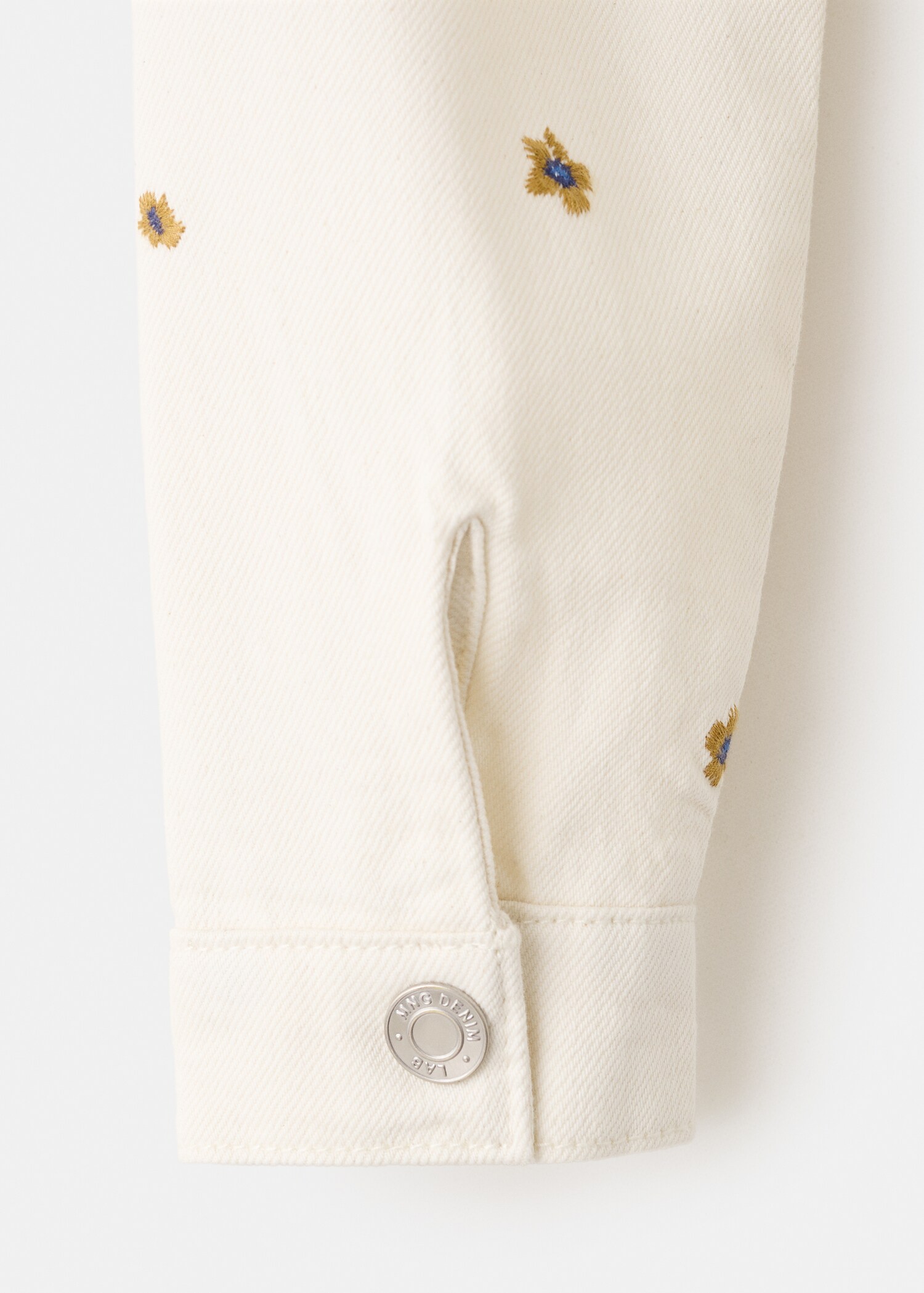 سترة جينز مطرزة - تفاصيل المنتج 8