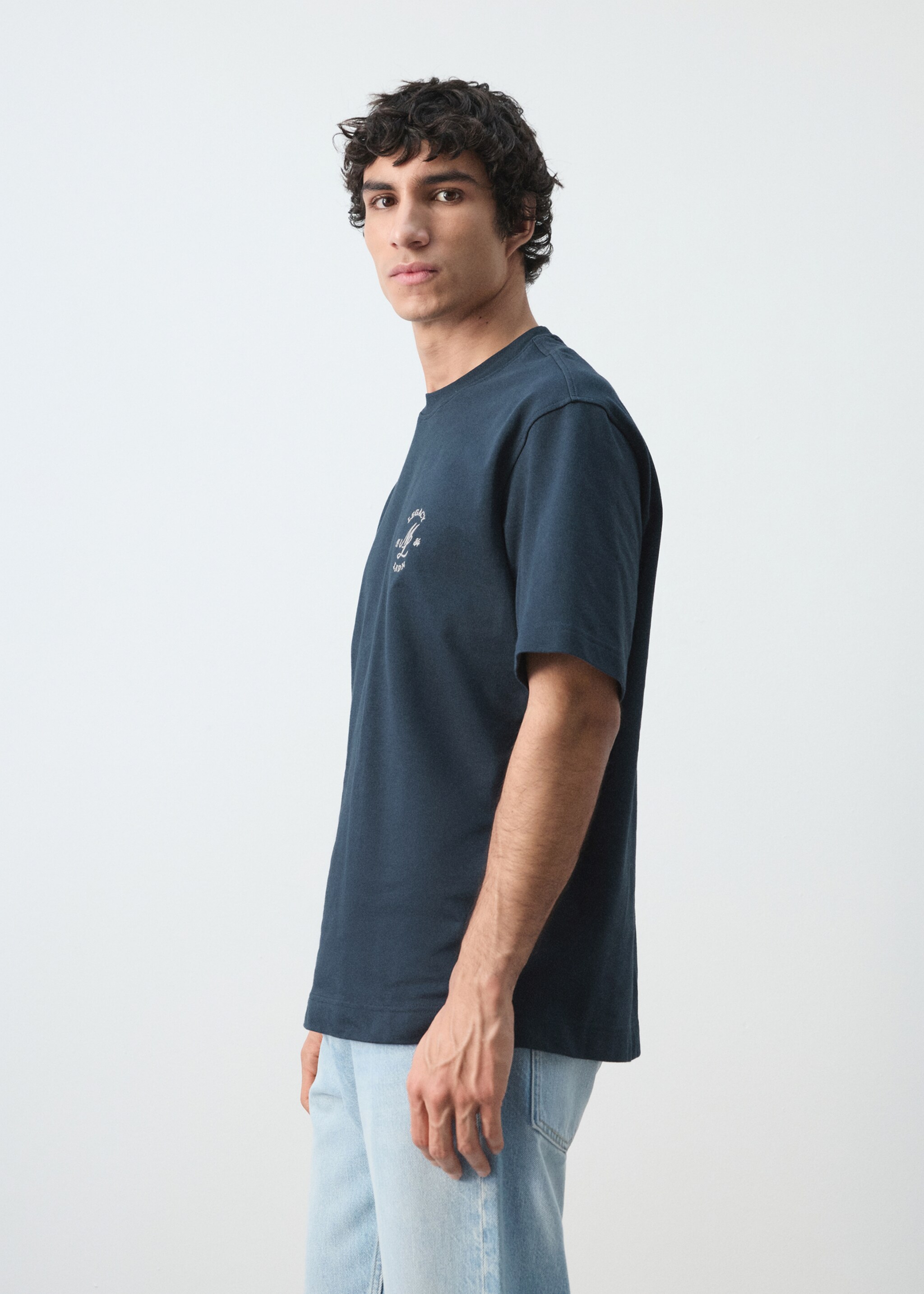 T-shirt heavyweight com bordado gráfico - Pormenor do artigo 2, Azul-marinho. Ref: 27054438-00.