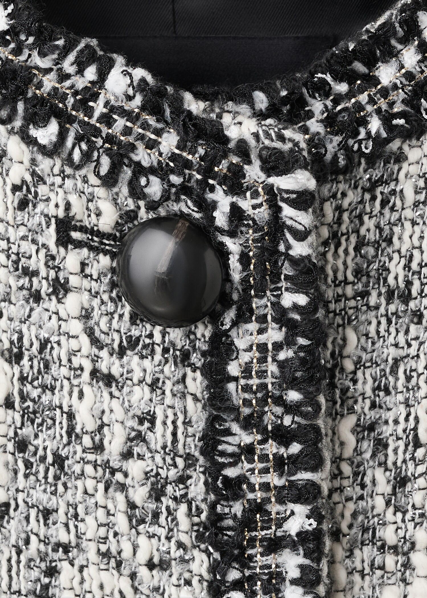 Tweed jacket with frayed ends - Details of the article 8