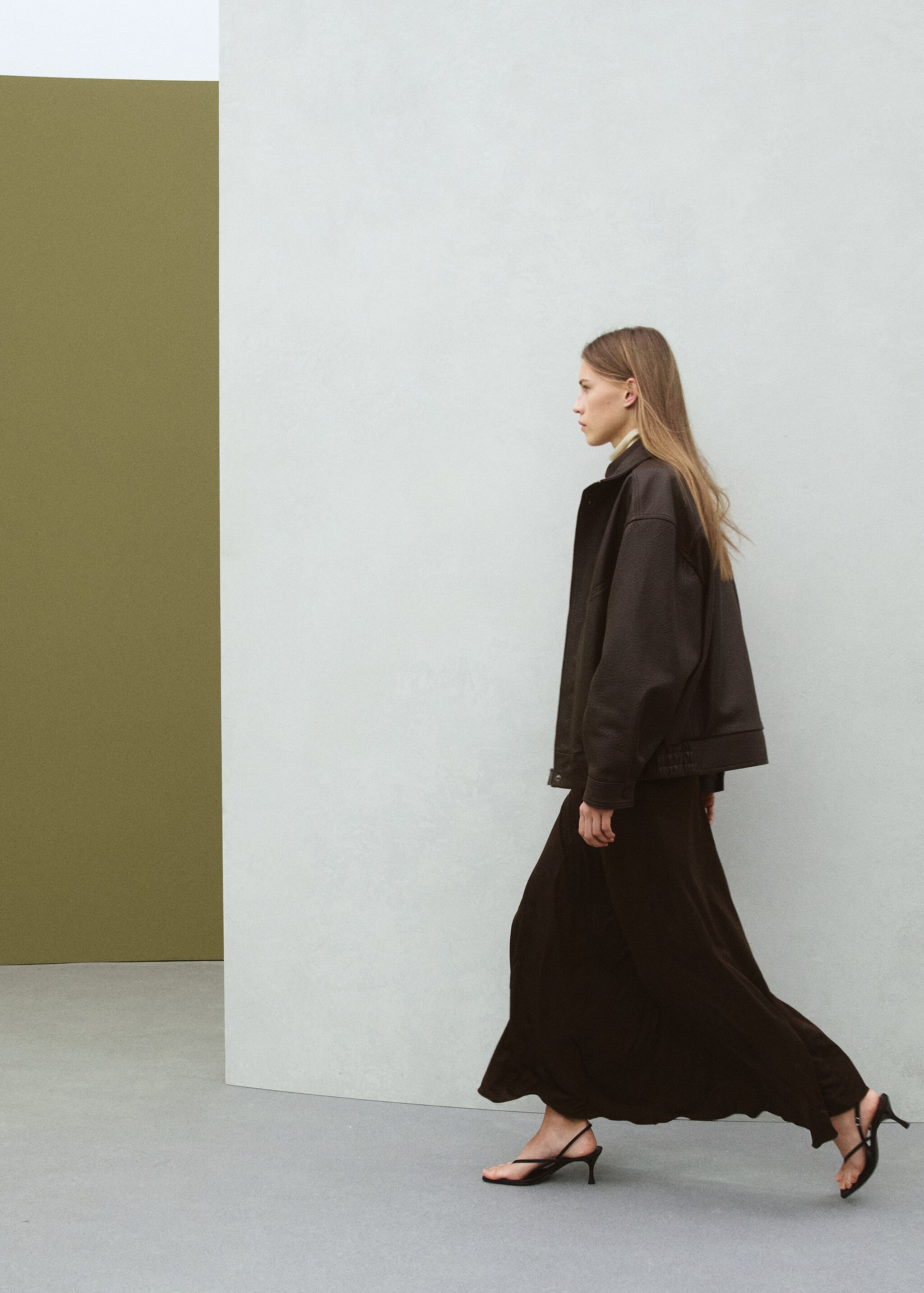 100% leather oversized funnel neck jacket - Details of the article 6, Brown. Ref: 27054773-00.