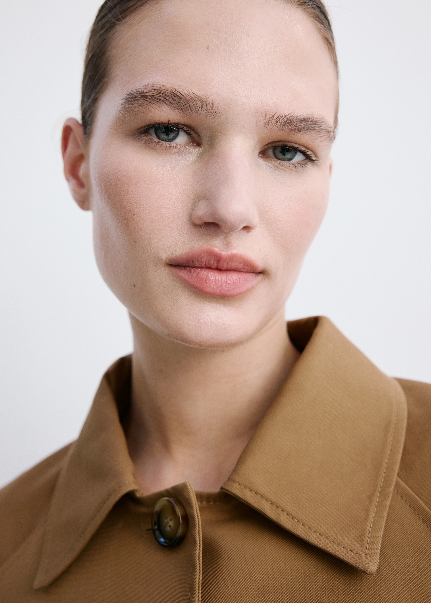 Oversized short trench - Details of the article 6