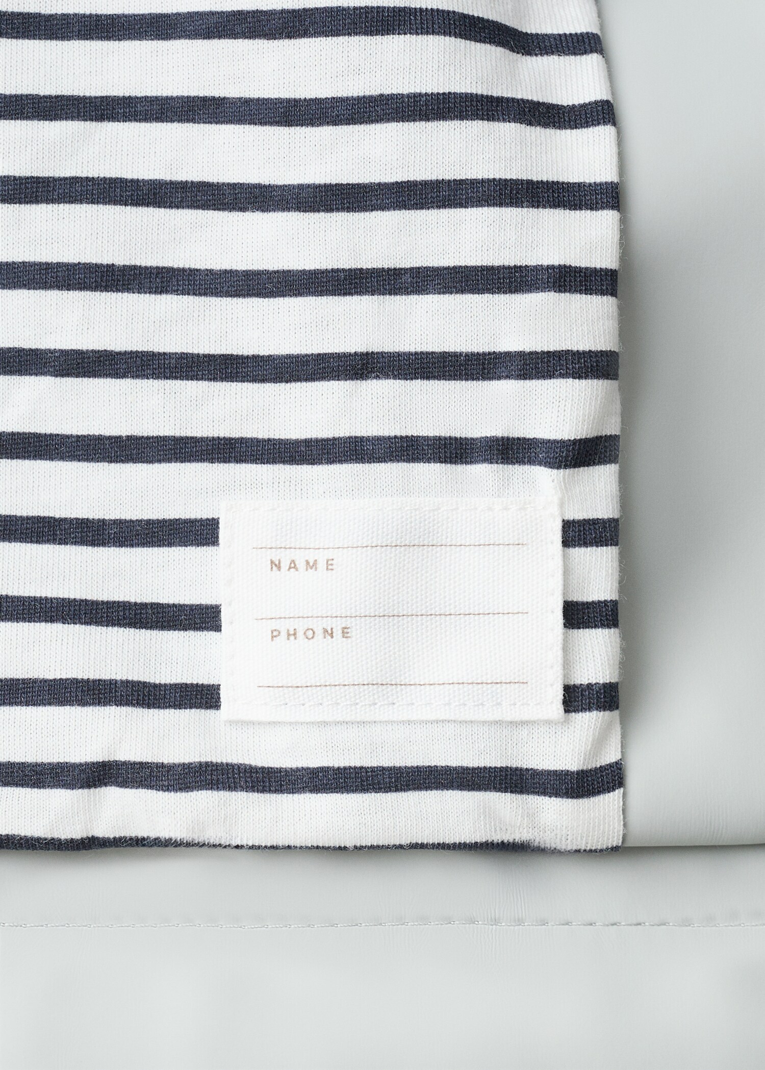 Rubberised parka with hood - Details of the article 0