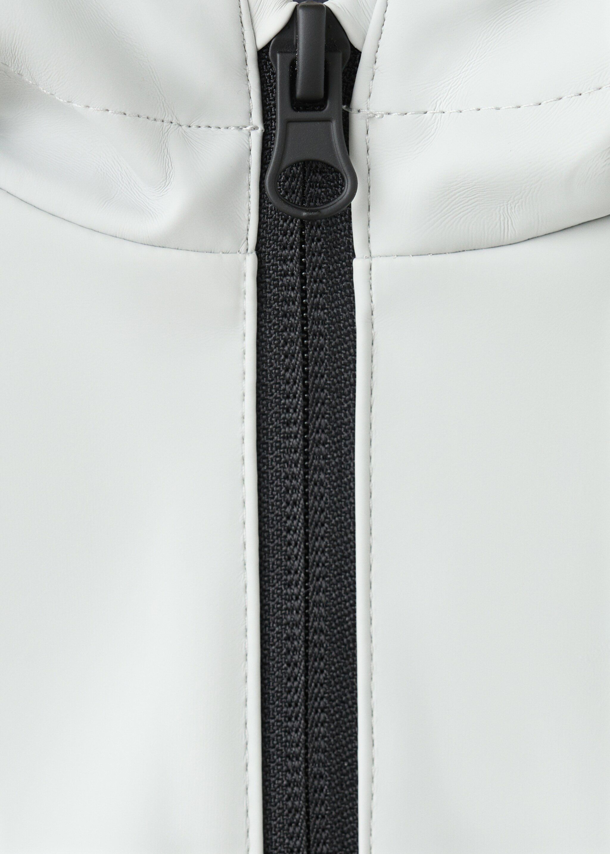 Rubberised parka with hood - Details of the article 8, Ice Grey. Ref: 27055147-00.