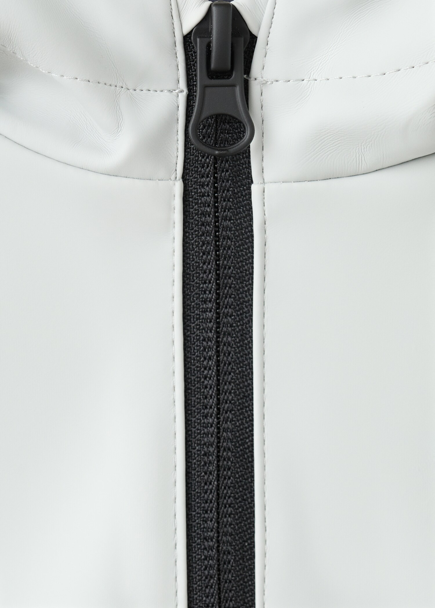 Rubberised parka with hood - Details of the article 8