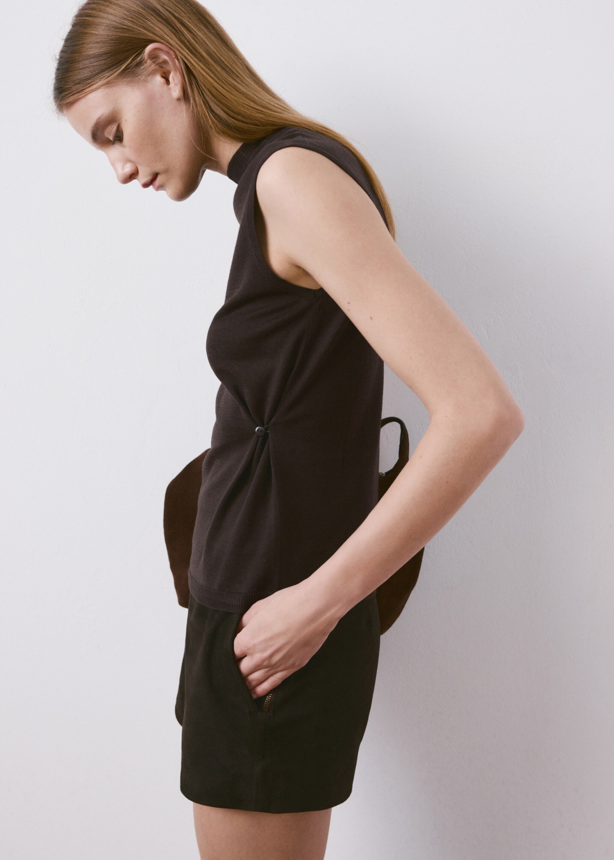 Top maille froncé sur le côté - Plan moyen, Chocolat. Ref: 27055819-00.