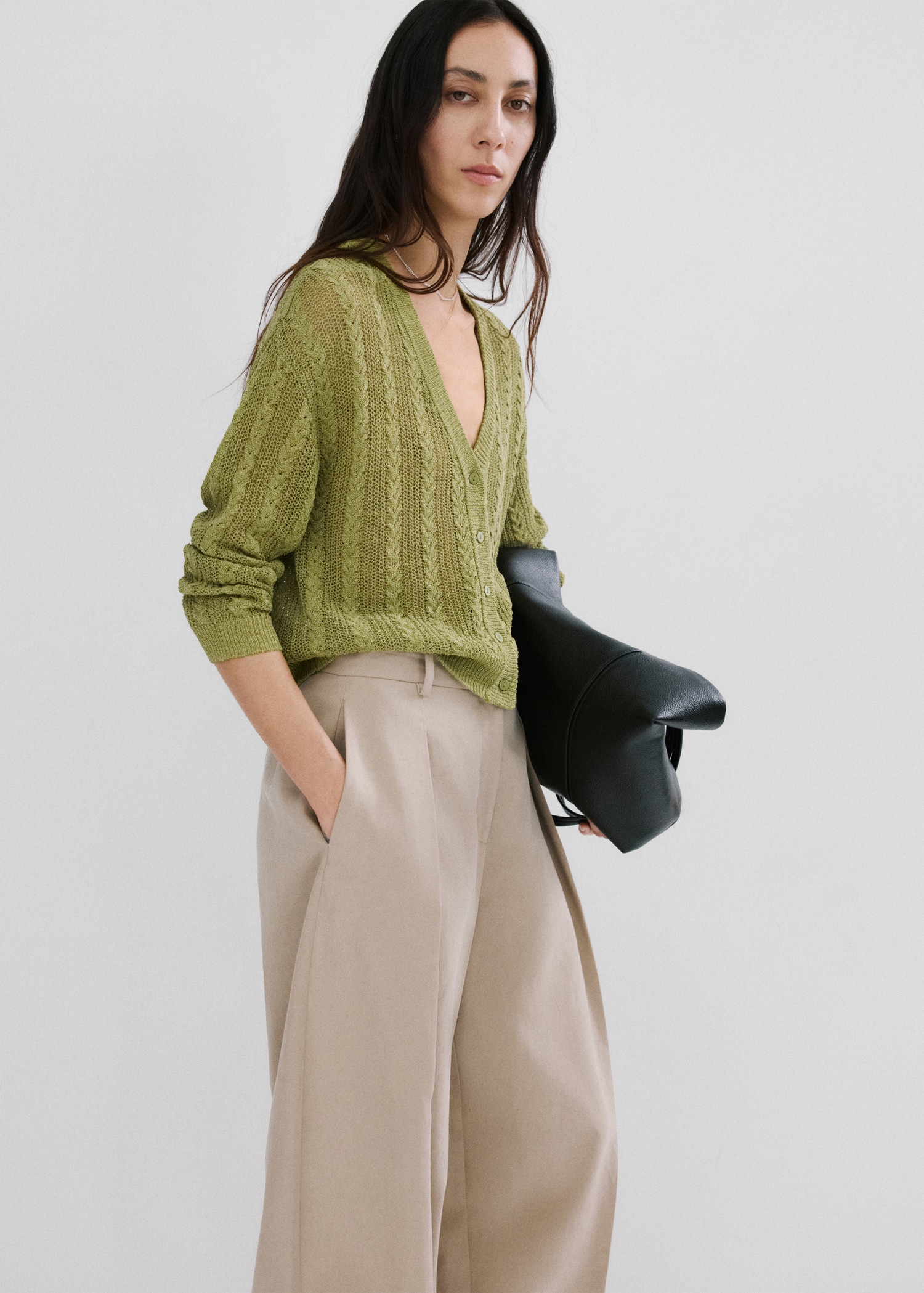 Cárdigan punto trenzado - Plano medio