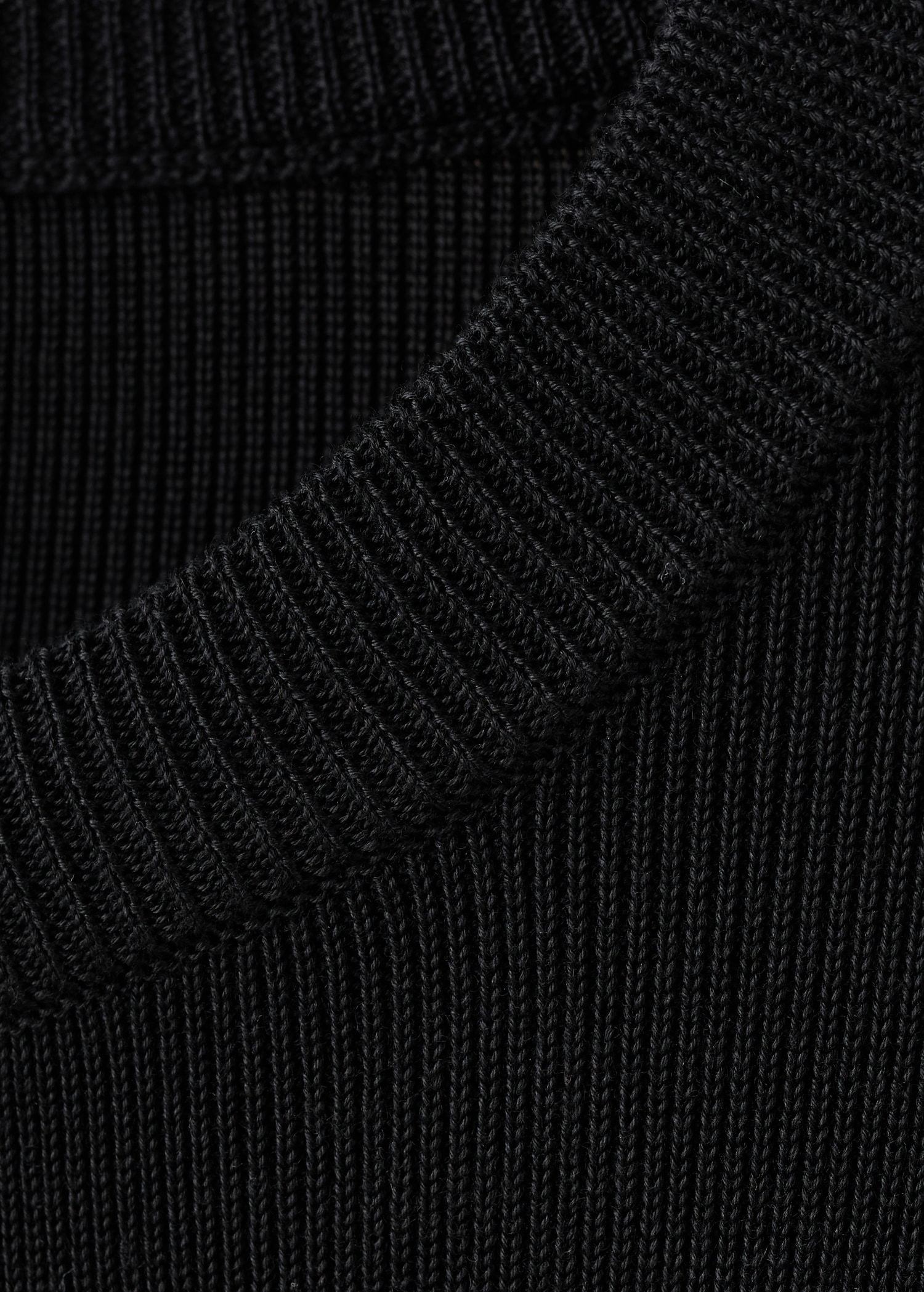 Knitted cardigan with jewel button - Details of the article 0