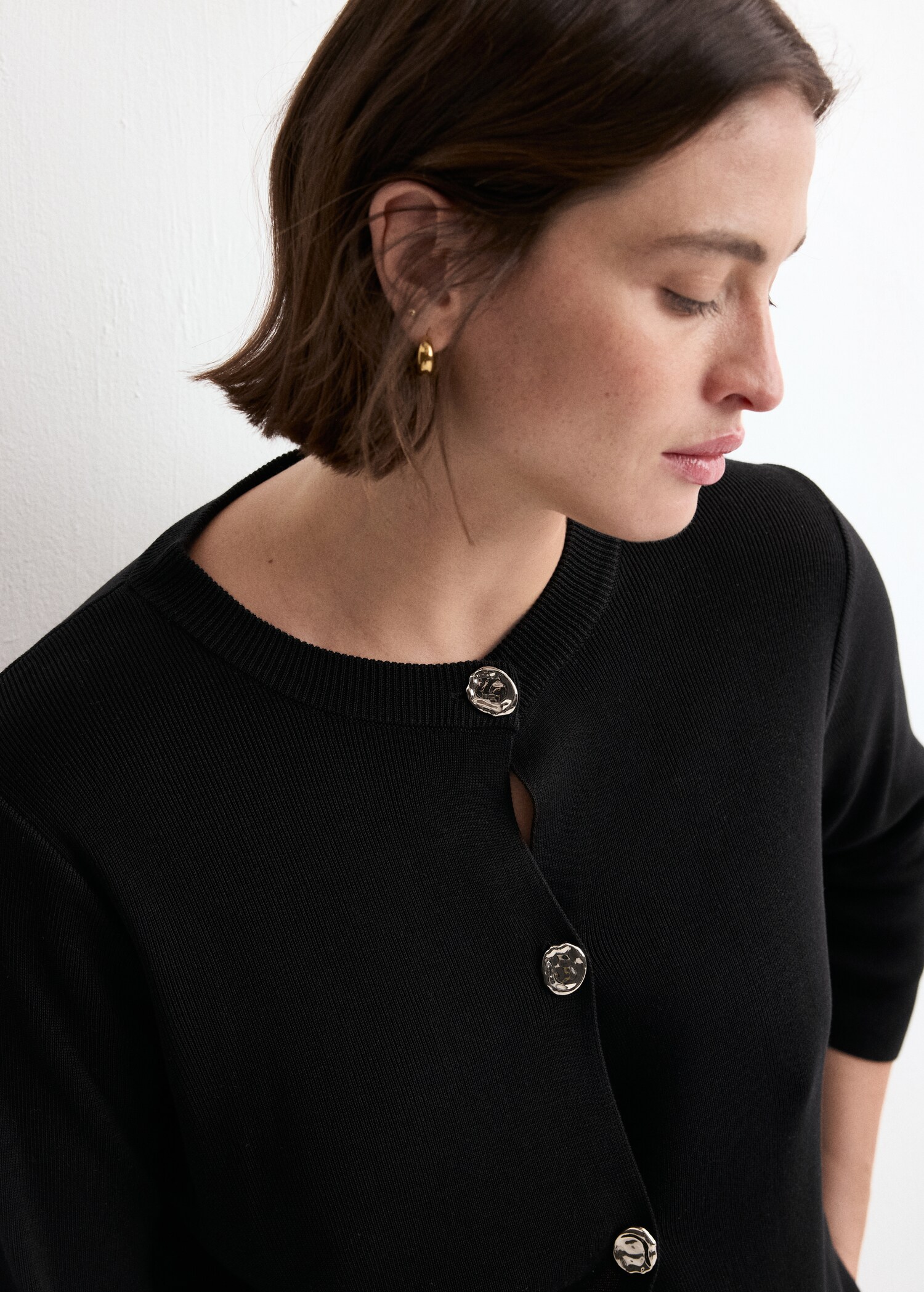 Knitted cardigan with jewel button - Details of the article 4