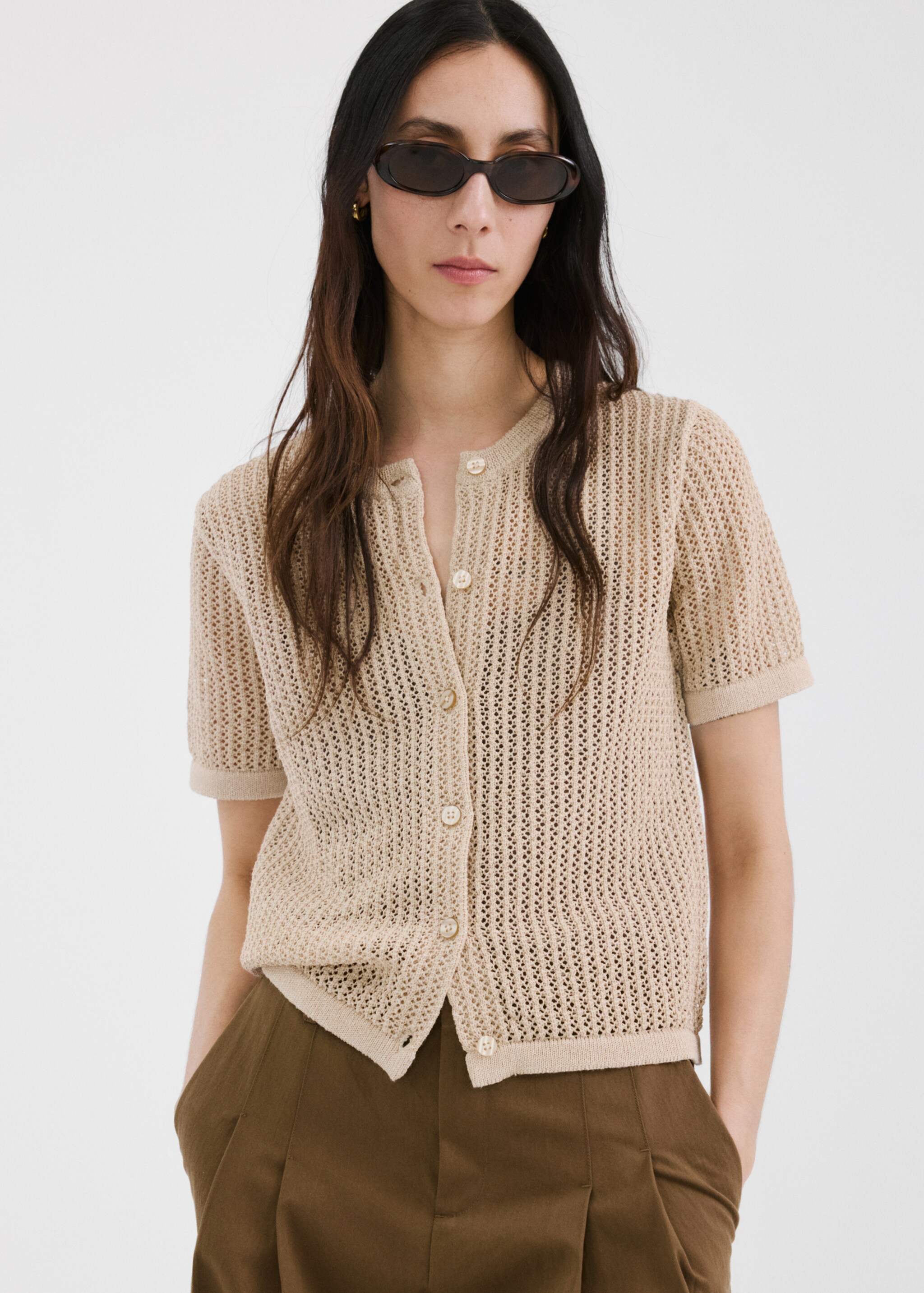 Short-sleeved openwork knitted cardigan - Medium plane, Sand. Ref: 27055824-00.