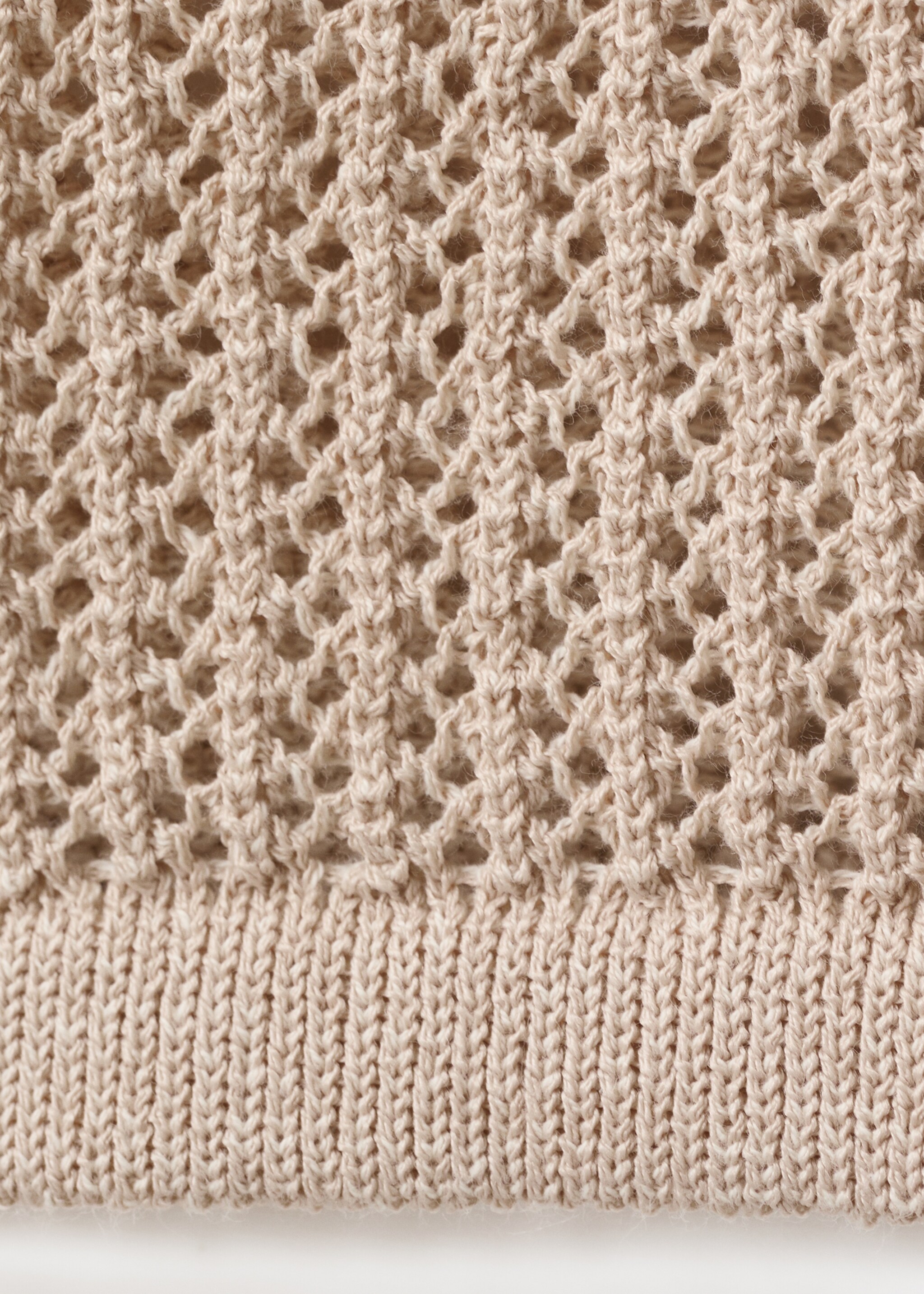 Short-sleeved openwork knitted cardigan - Details of the article 0, Sand. Ref: 27055824-00.