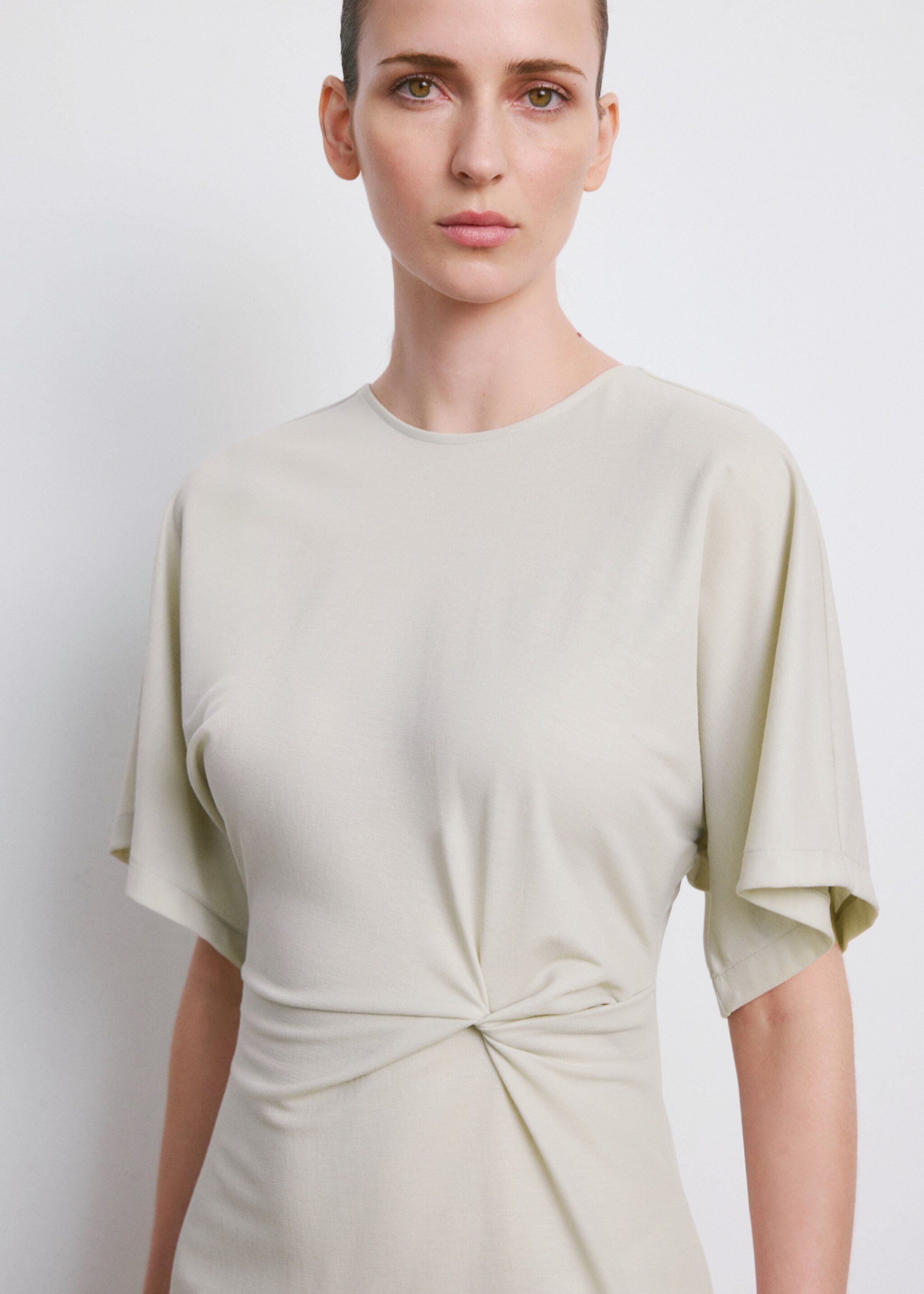 Side gathered details dress - Details of the article 1, Ecru. Ref: 27055827-00.