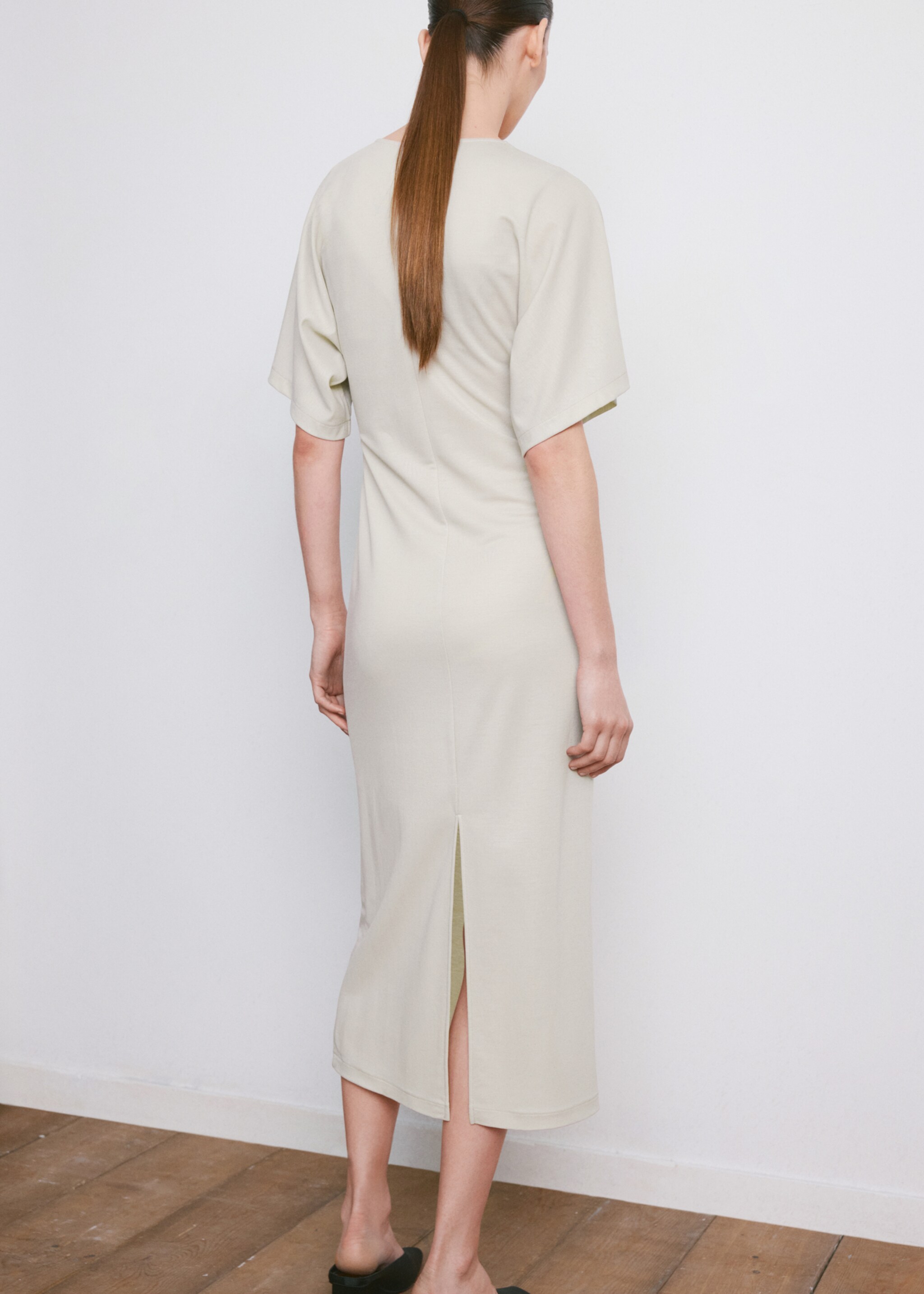 Side gathered details dress - Reverse of the article, Ecru. Ref: 27055827-00.