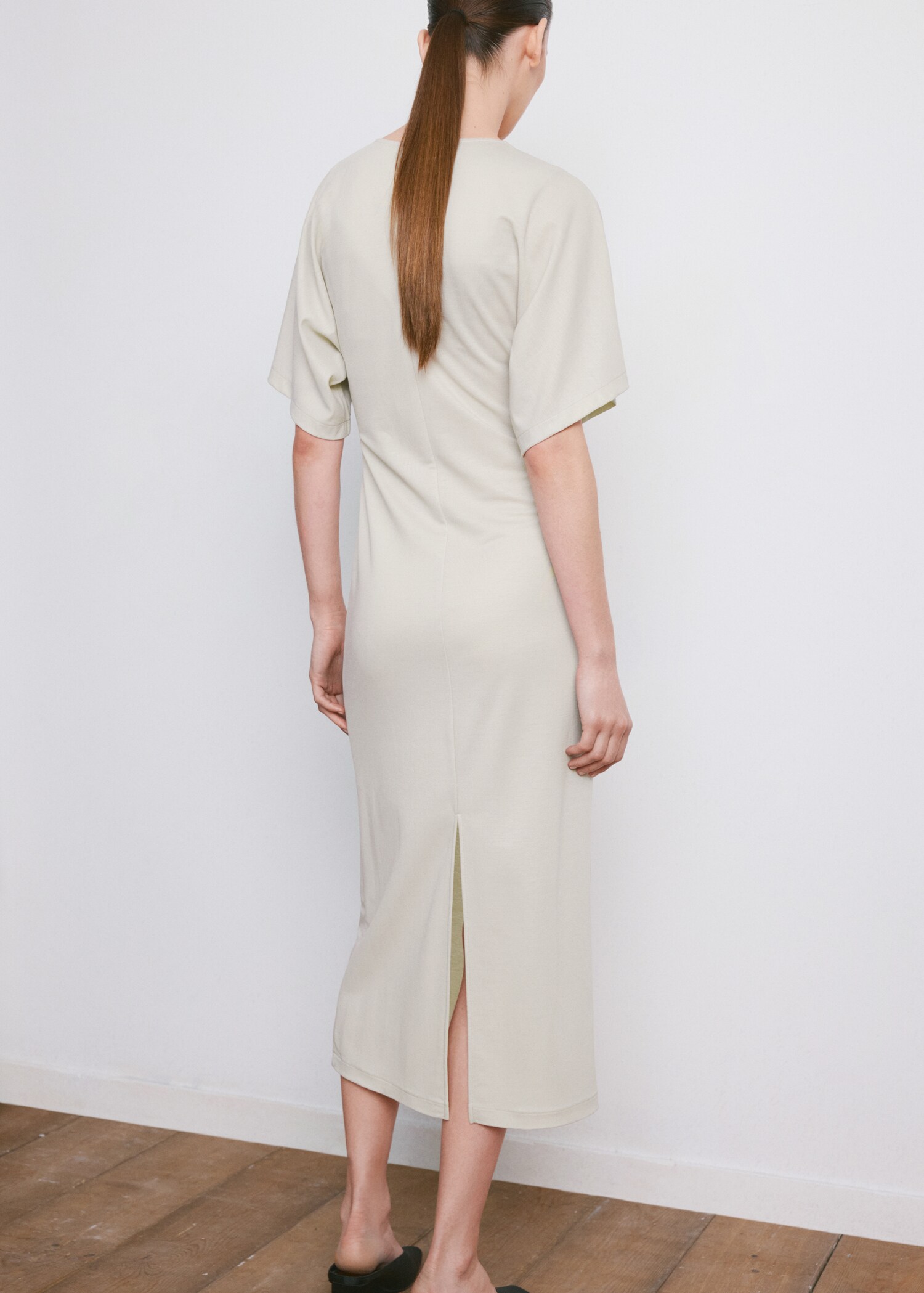 Side gathered details dress - Reverse of the article