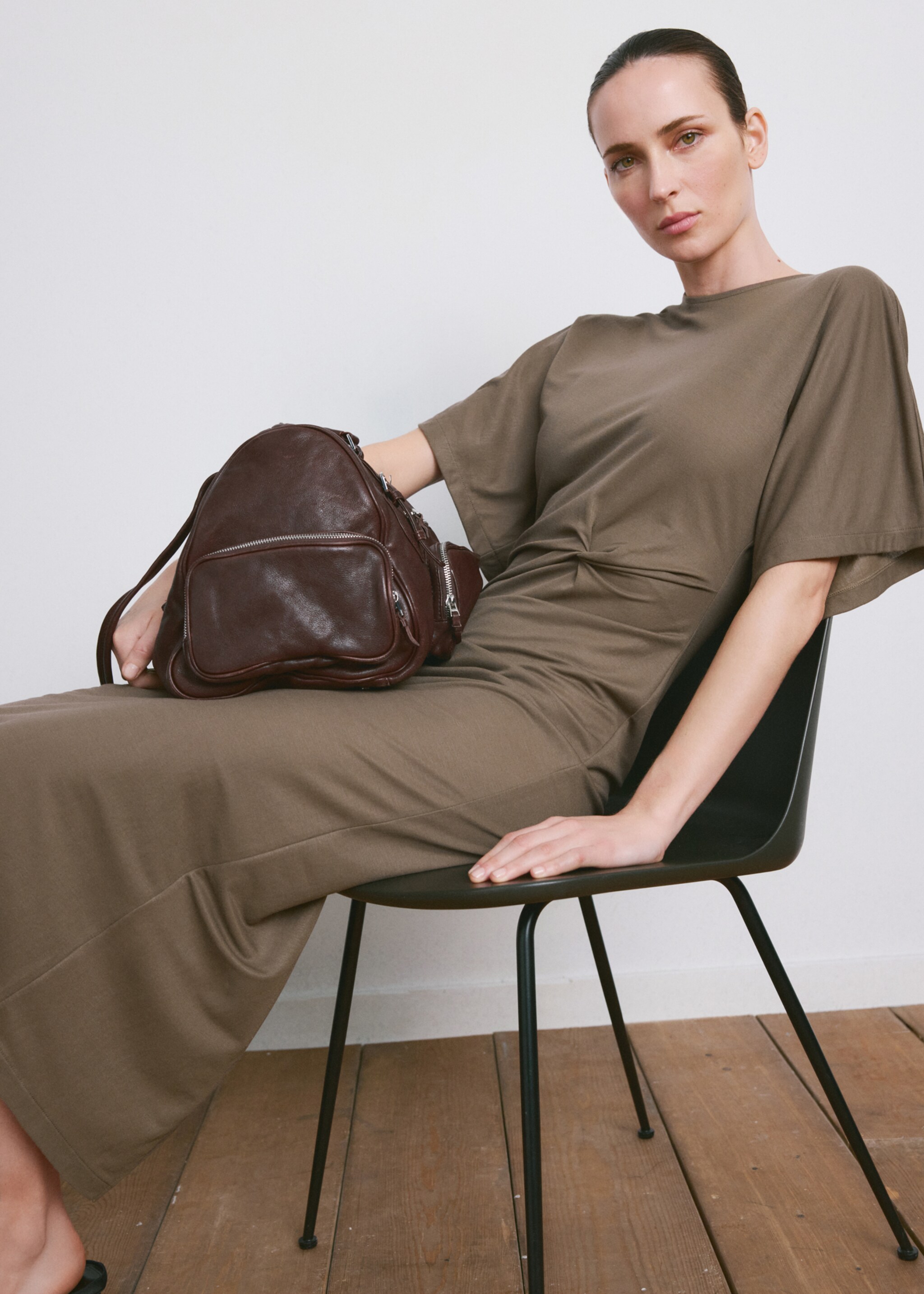 Robe détails froncés sur les côtés - Détail de l'article 2, Marron clair/pastel. Ref: 27055827-00.