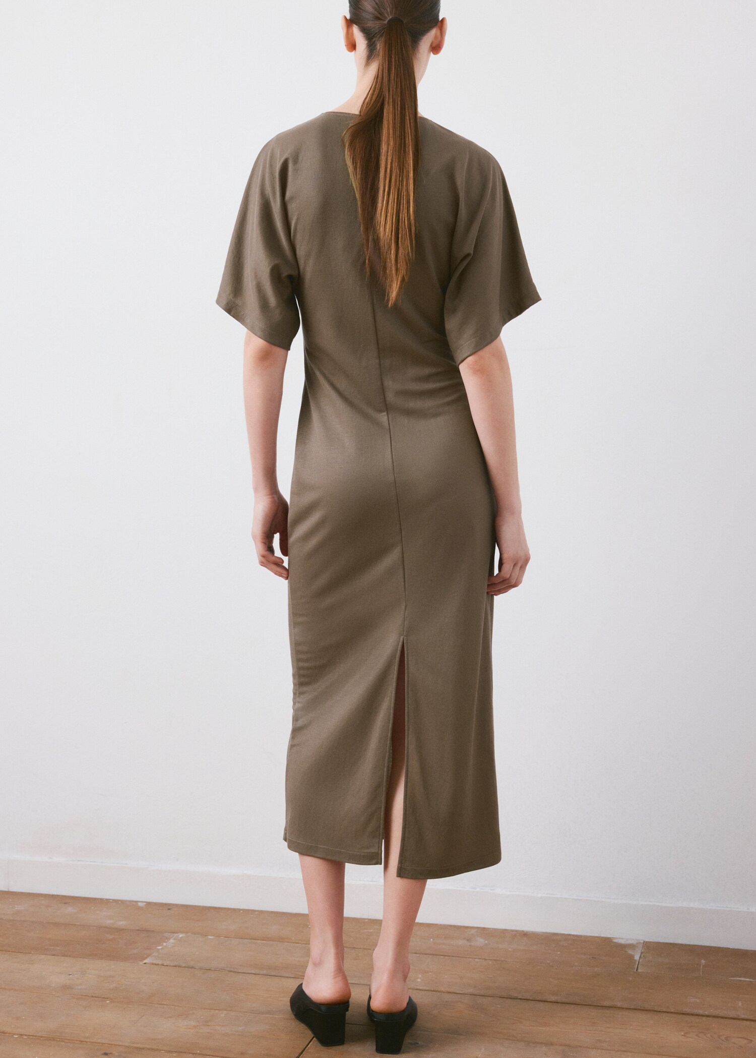 Side gathered details dress - Reverse of the article