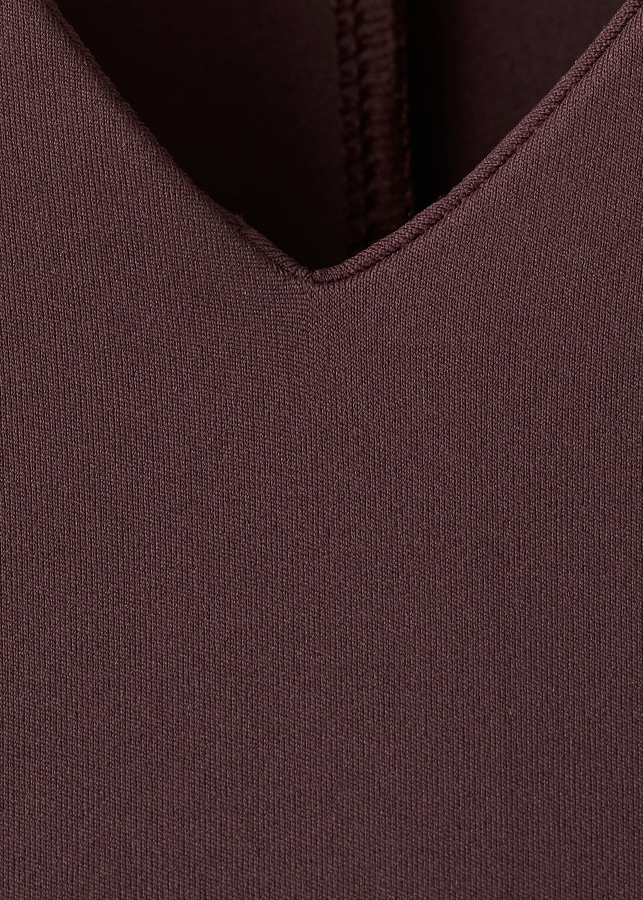 Vestido entallado cuello pico - Detalle del artículo 8, Burdeos. Ref: 27055828-00.