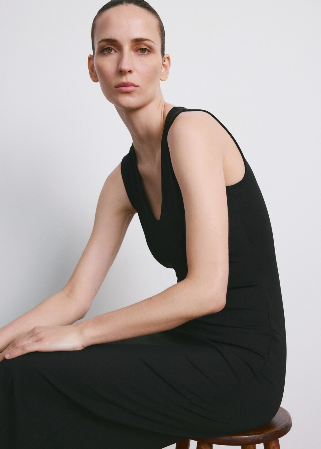 Fitted V-neck dress - image 4